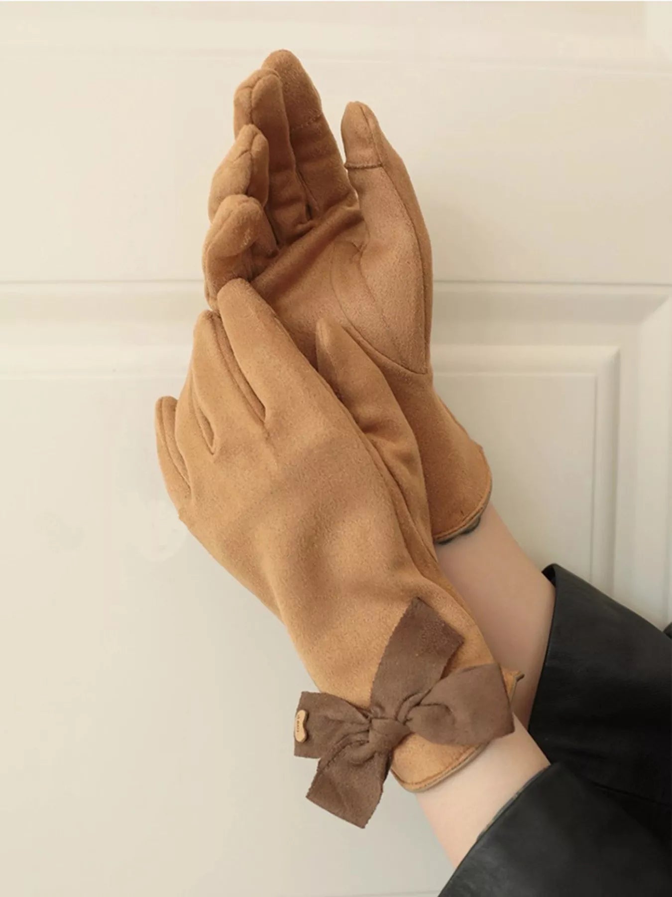 Bow-Decorated Gloves