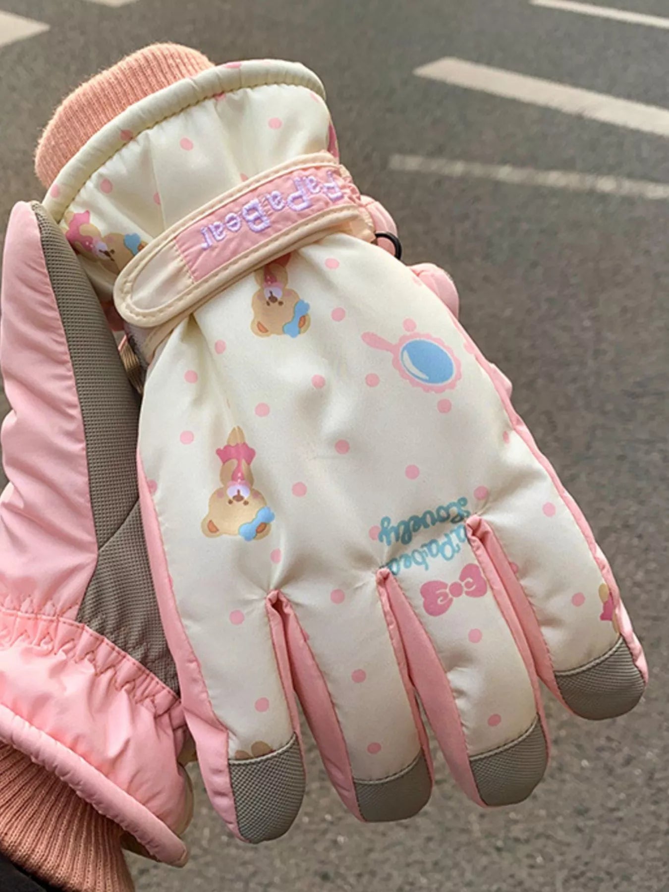 Bear Patterned Winter Gloves
