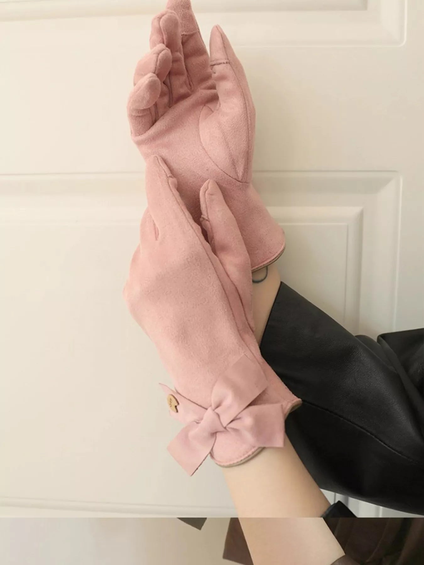 Bow-Decorated Gloves