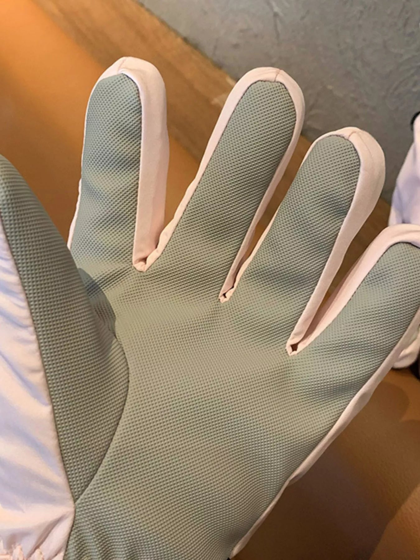 Bear Patterned Winter Gloves