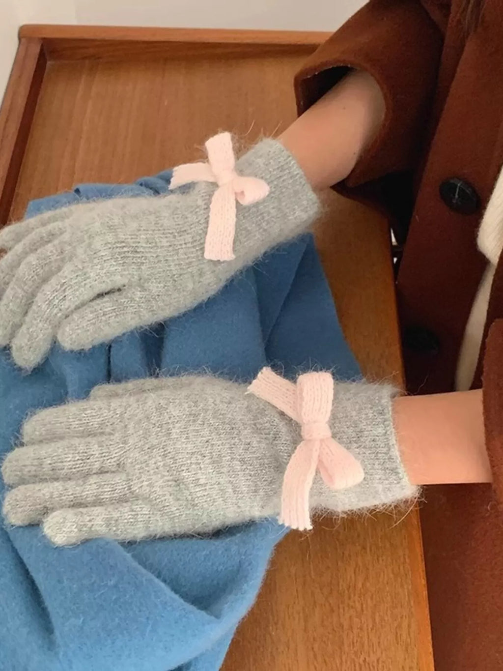 Bow-Accent Knit Gloves