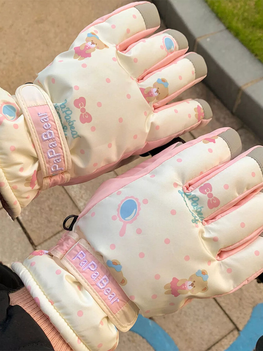 Bear Patterned Winter Gloves