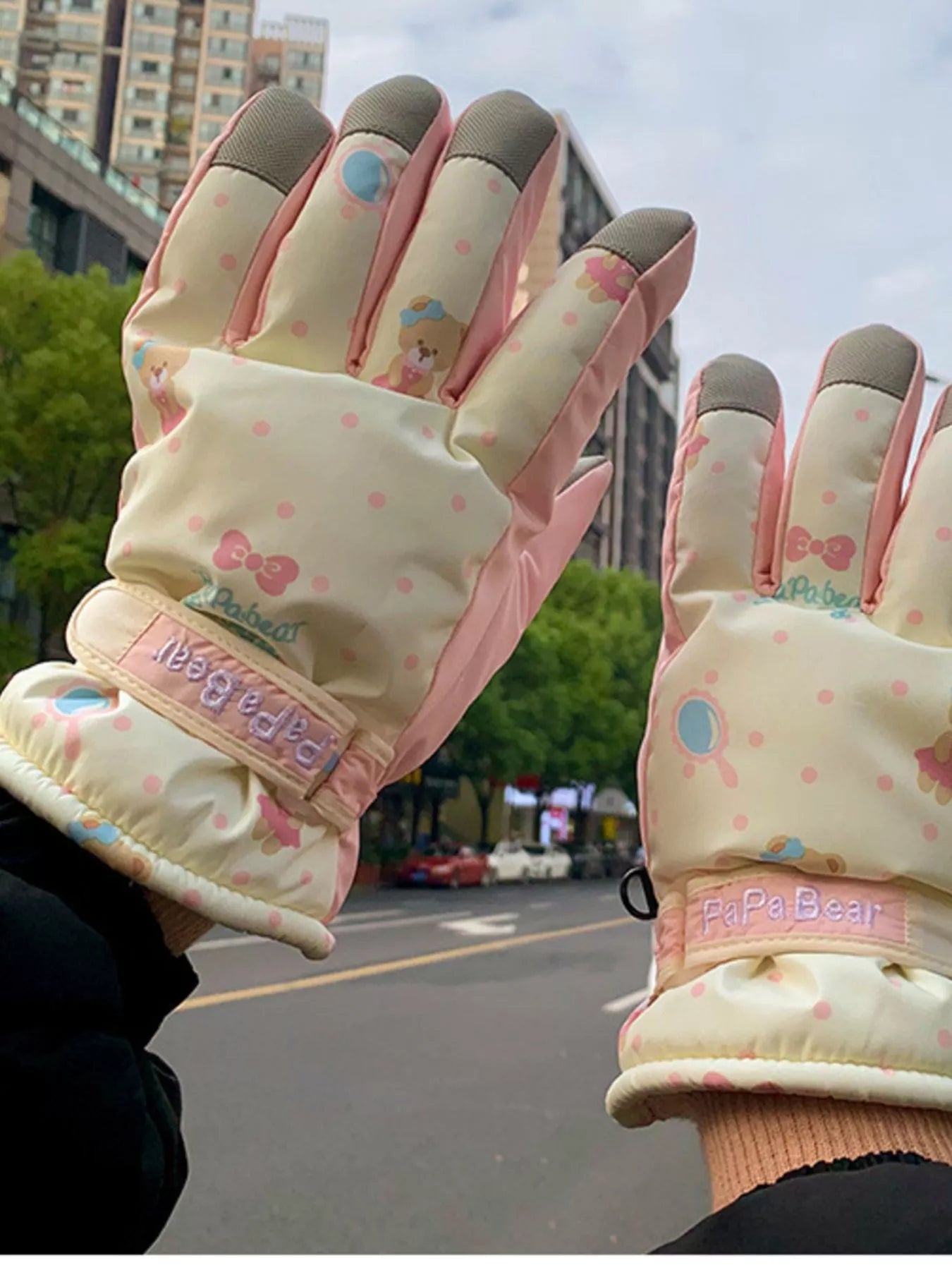 Bear Patterned Winter Gloves