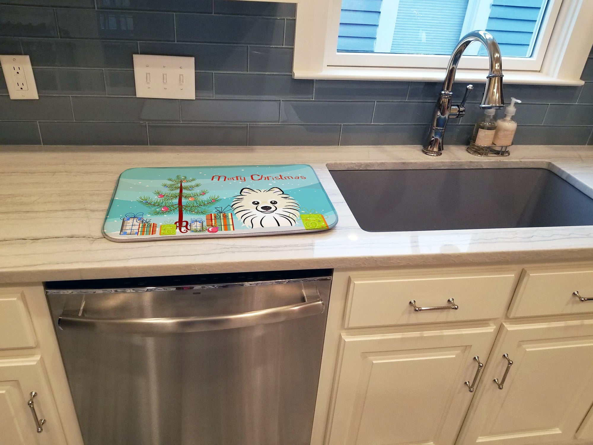 Christmas Tree and Pomeranian Dish Drying Mat Absorbent Dish Drying Mat Pad for Kitchen Counter Dish Drainer Mat for Countertop, 14 x 21", Multicolor