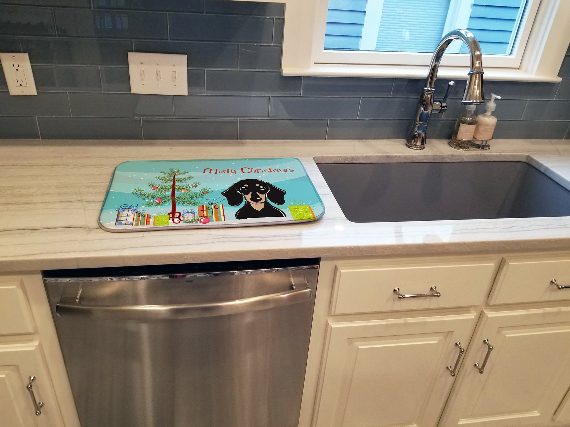 Christmas Tree and Smooth Black and Tan Dachshund Dish Drying Mat Absorbent Dish Drying Mat Pad for Kitchen Counter Dish Drainer Mat for Countertop, 14 x 21", Multicolor