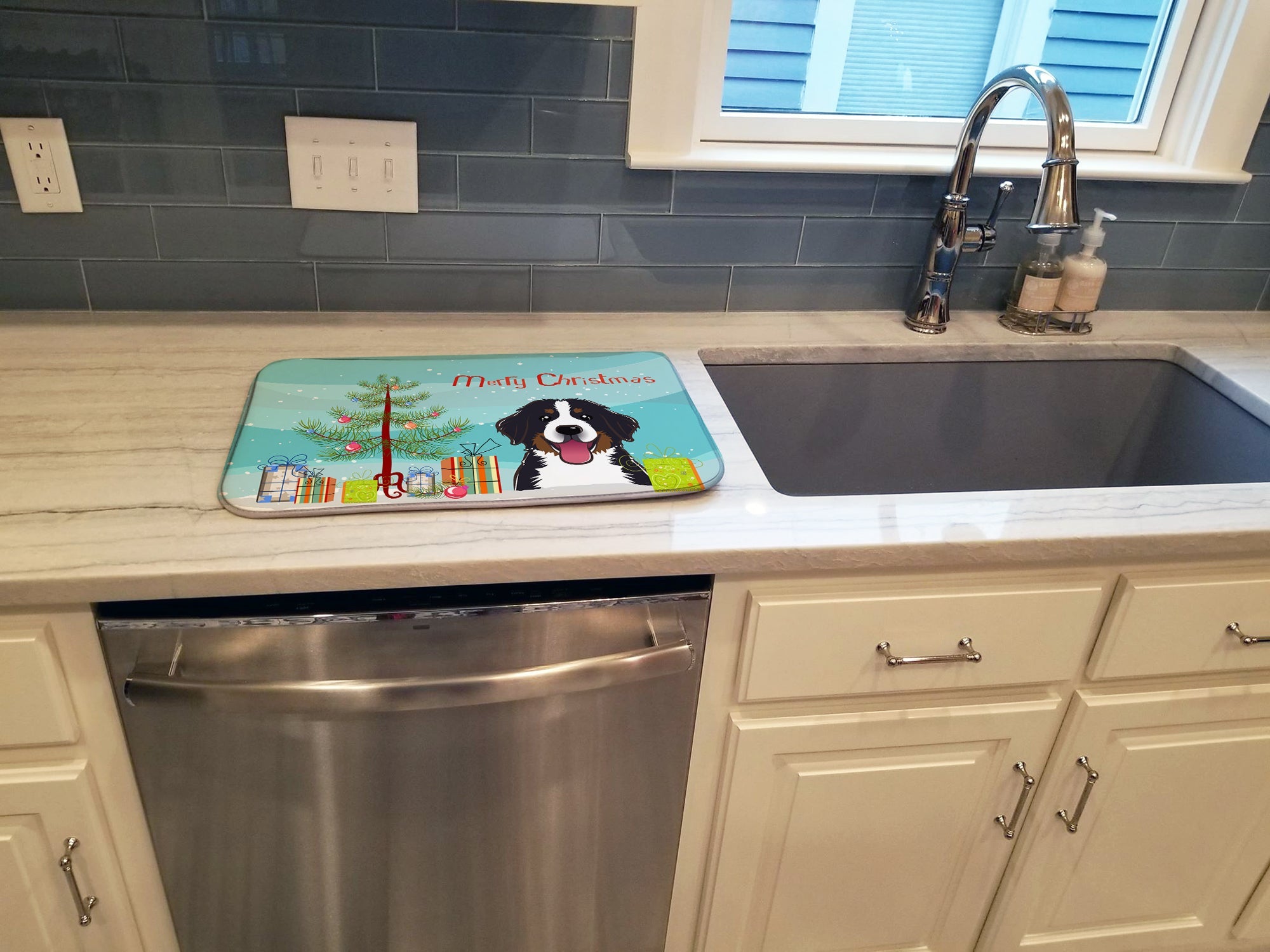 Christmas Tree and Bernese Mountain Dog Dish Drying Mat Absorbent Dish Drying Mat Pad for Kitchen Counter Dish Drainer Mat for Countertop, 14 x 21", Multicolor