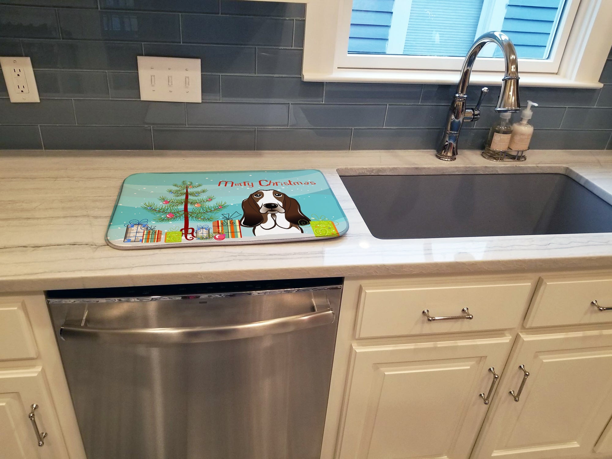 Christmas Tree and Basset Hound Dish Drying Mat Absorbent Dish Drying Mat Pad for Kitchen Counter Dish Drainer Mat for Countertop, 14 x 21", Multicolor