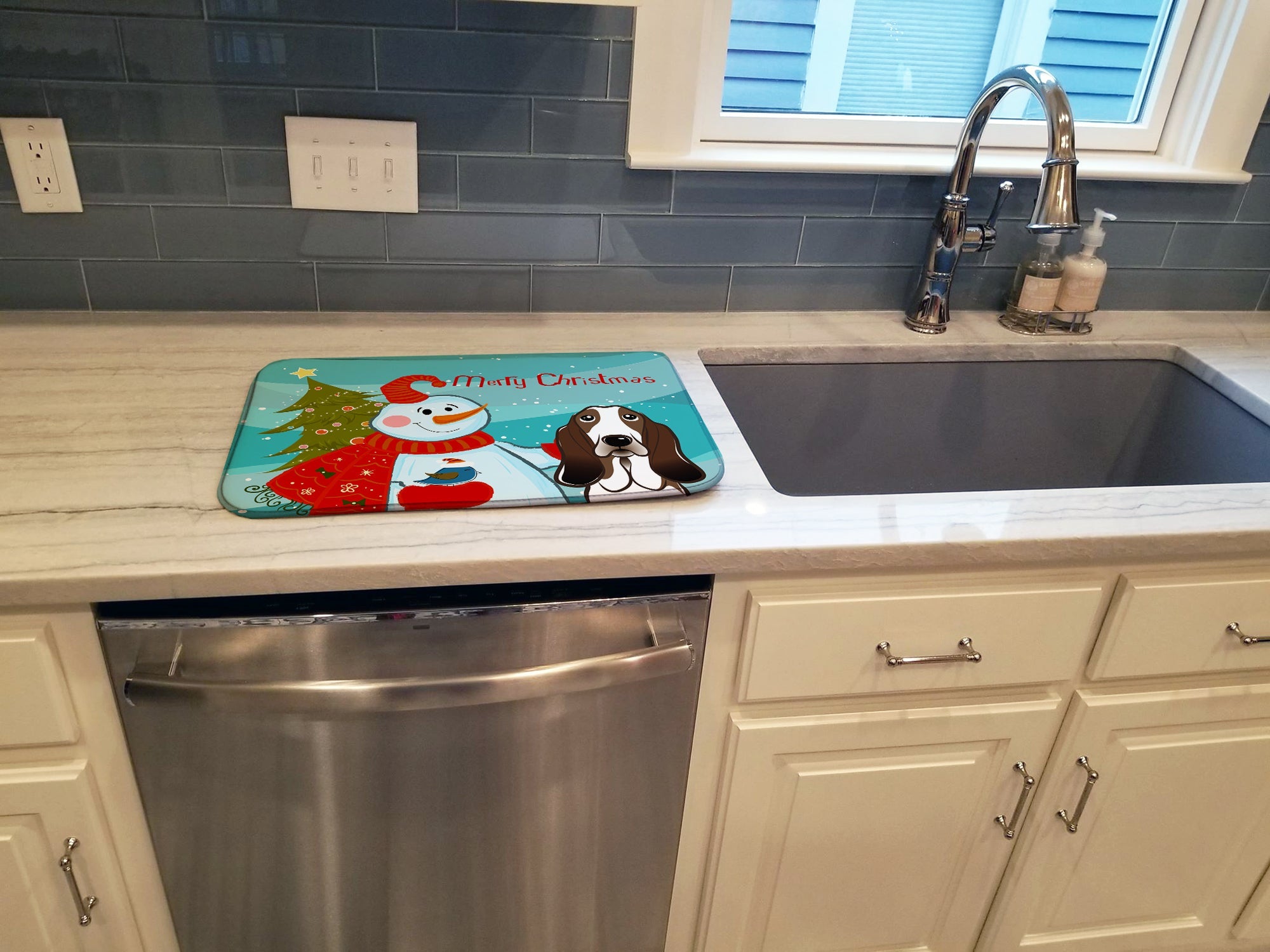 Snowman with Basset Hound Dish Drying Mat Absorbent Dish Drying Mat Pad for Kitchen Counter Dish Drainer Mat for Countertop, 14 x 21", Multicolor