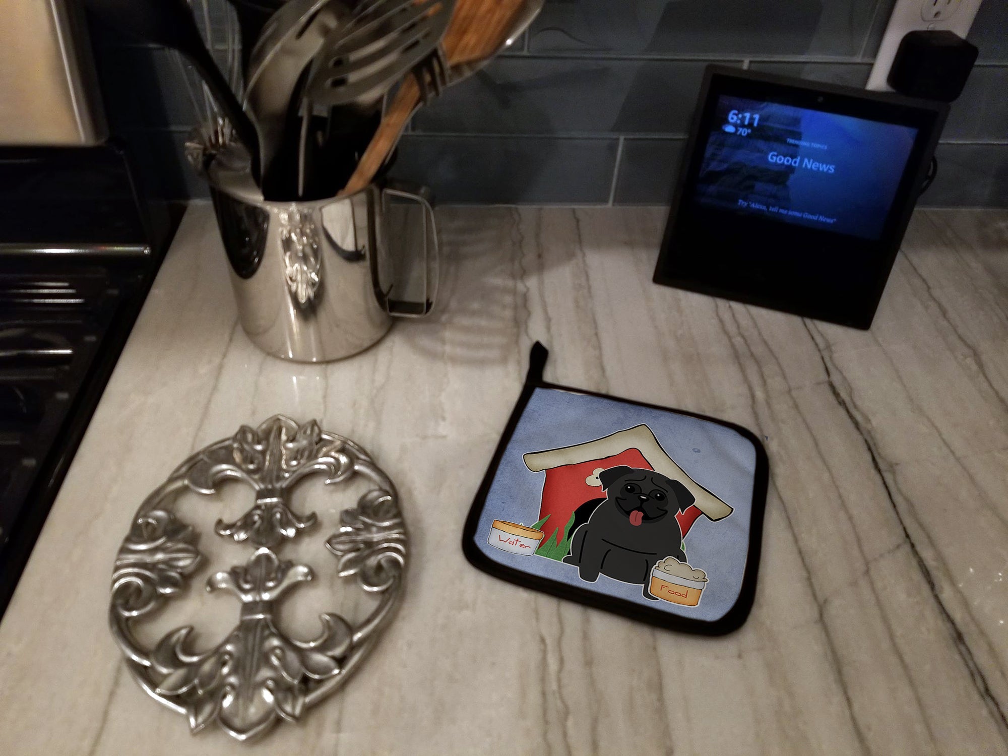 Dog House Collection Pug Black Pot Holder Set of 2 Heat Resistant Quilted Hot Pads 7.5 x 7.5 Inch, Insulated Kitchen Trivets for Cooking & Baking