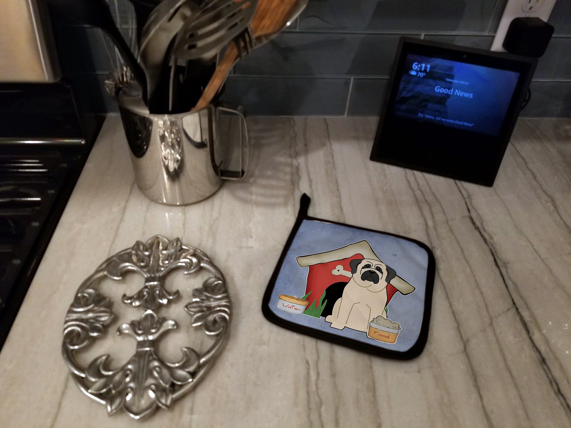 Dog House Collection Mastiff White Pot Holder Set of 2 Heat Resistant Quilted Hot Pads 7.5 x 7.5 Inch, Insulated Kitchen Trivets for Cooking & Baking
