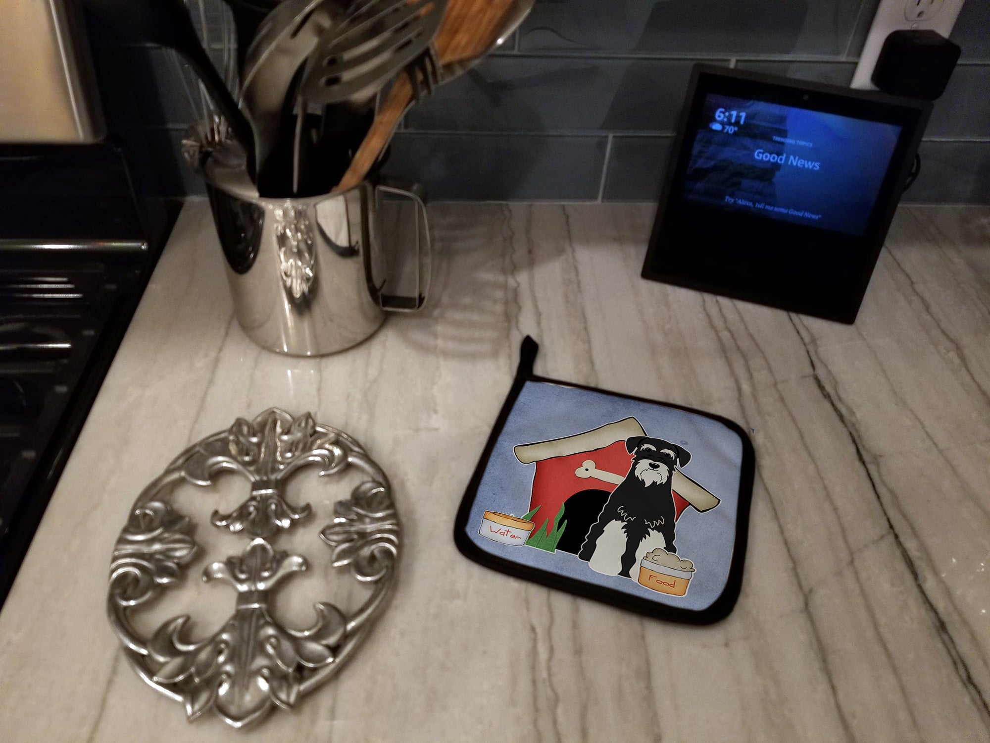 Dog House Collection Standard Schnauzer Salt and Pepper Pot Holder Set of 2 Heat Resistant Quilted Hot Pads 7.5 x 7.5 Inch, Insulated Kitchen Trivets for Cooking & Baking