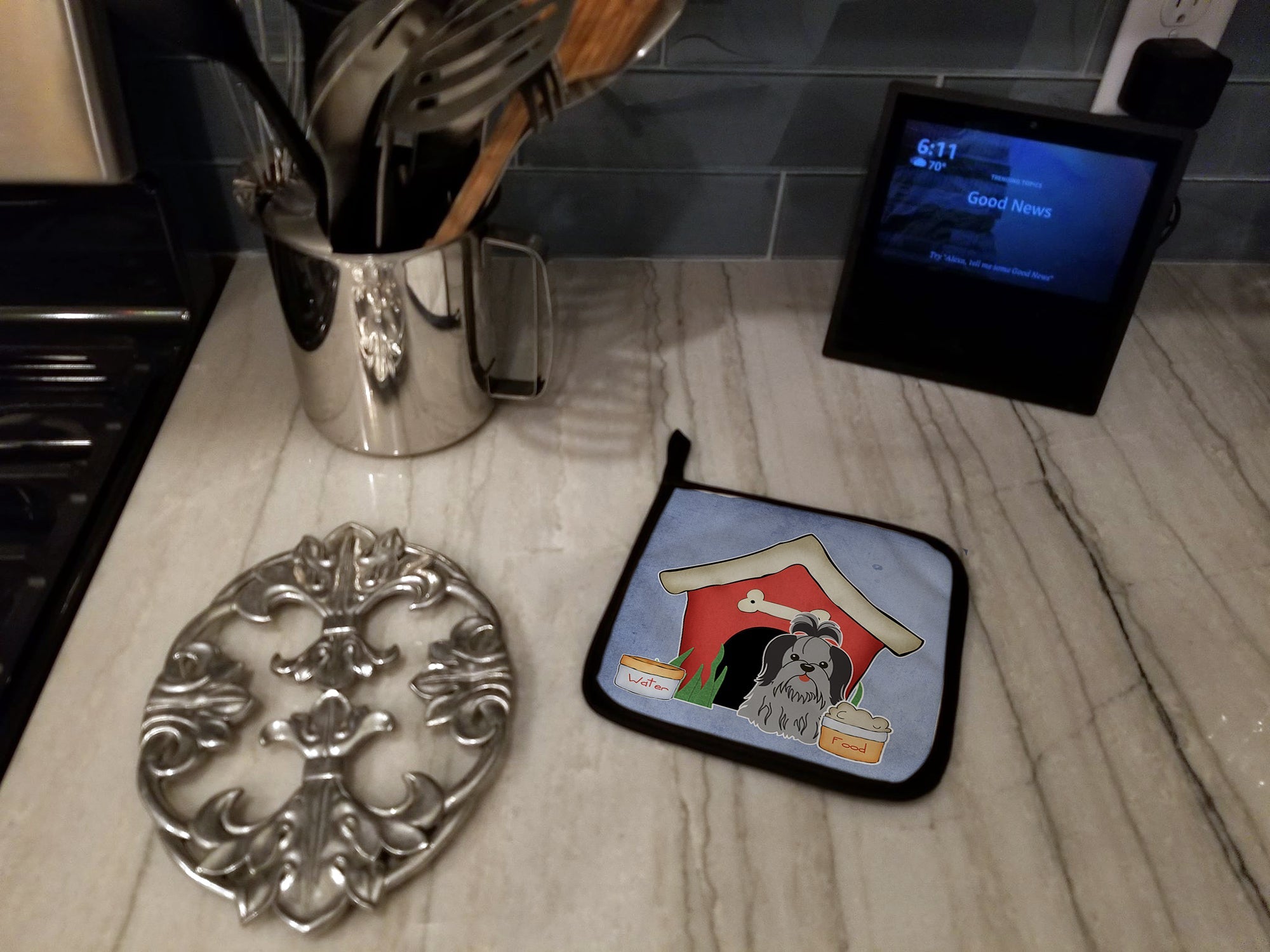 Dog House Collection Shih Tzu Black Silver Pot Holder Set of 2 Heat Resistant Quilted Hot Pads 7.5 x 7.5 Inch, Insulated Kitchen Trivets for Cooking & Baking
