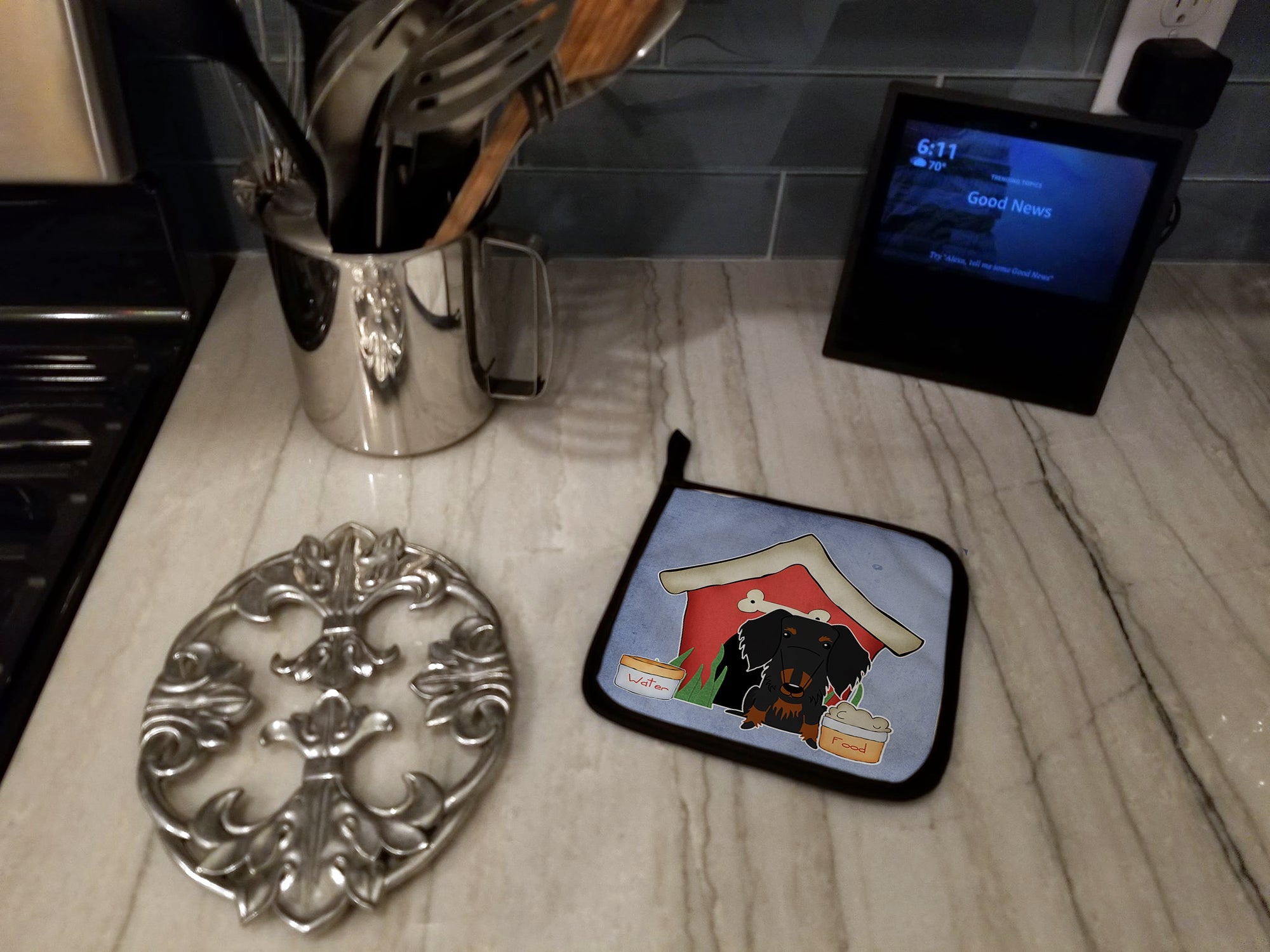 Dog House Collection Wire Haired Dachshund Black Tan Pot Holder Set of 2 Heat Resistant Quilted Hot Pads 7.5 x 7.5 Inch, Insulated Kitchen Trivets for Cooking & Baking