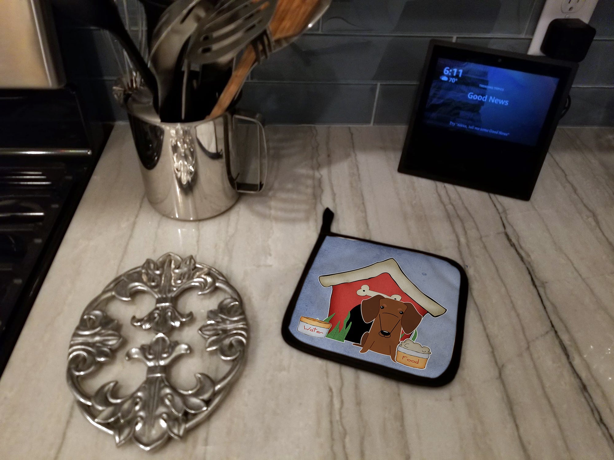 Dog House Collection Dachshund Red Brown Pot Holder Set of 2 Heat Resistant Quilted Hot Pads 7.5 x 7.5 Inch, Insulated Kitchen Trivets for Cooking & Baking