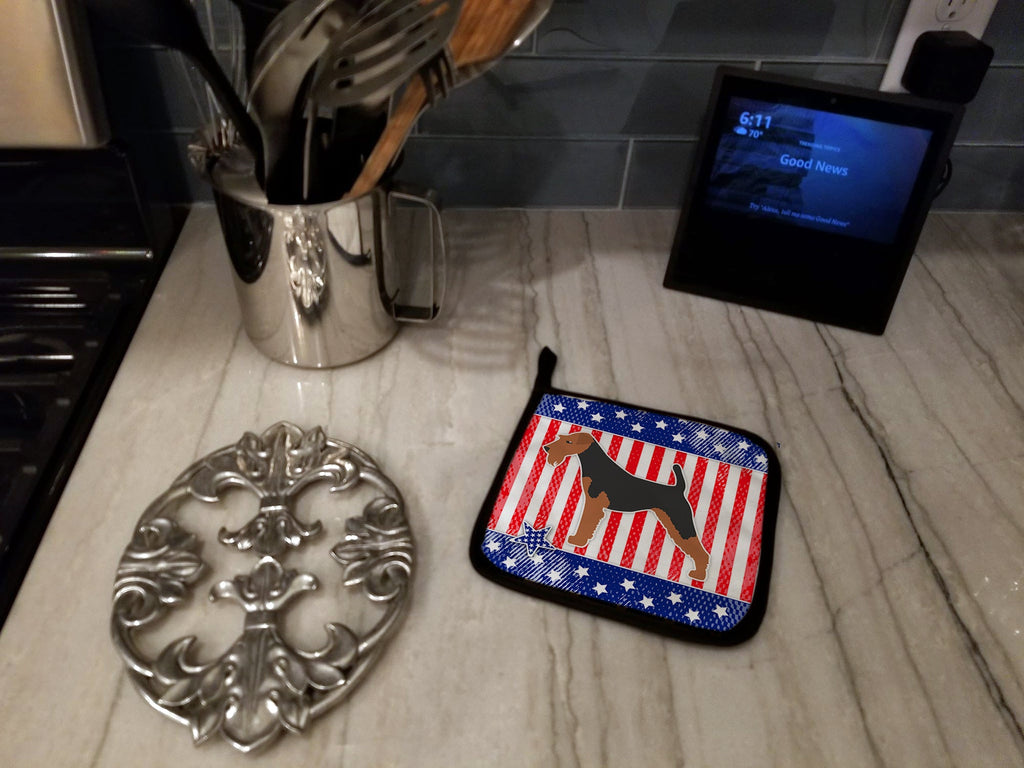 USA Patriotic Welsh Terrier Pot Holder Set of 2 Heat Resistant Quilted Hot Pads 7.5 x 7.5 Inch, Insulated Kitchen Trivets for Cooking & Baking