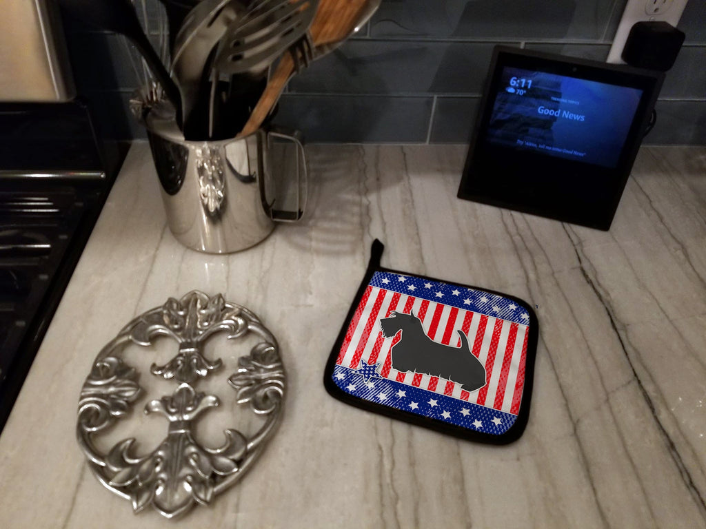 USA Patriotic Scottish Terrier Pot Holder Set of 2 Heat Resistant Quilted Hot Pads 7.5 x 7.5 Inch, Insulated Kitchen Trivets for Cooking & Baking