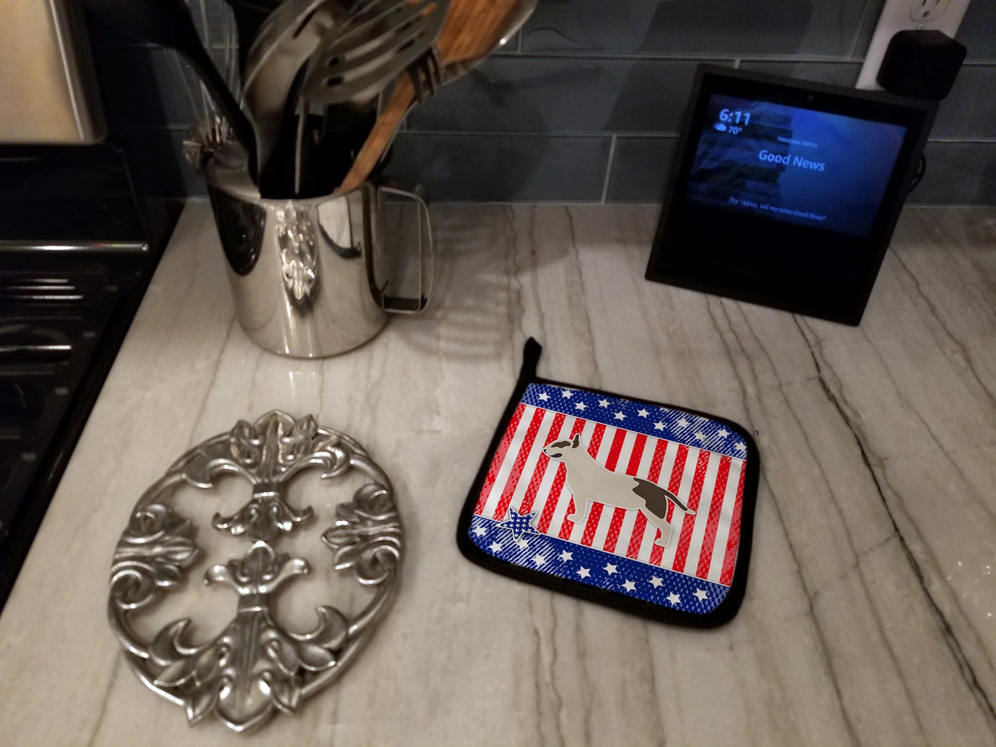 USA Patriotic Bull Terrier Pot Holder Set of 2 Heat Resistant Quilted Hot Pads 7.5 x 7.5 Inch, Insulated Kitchen Trivets for Cooking & Baking