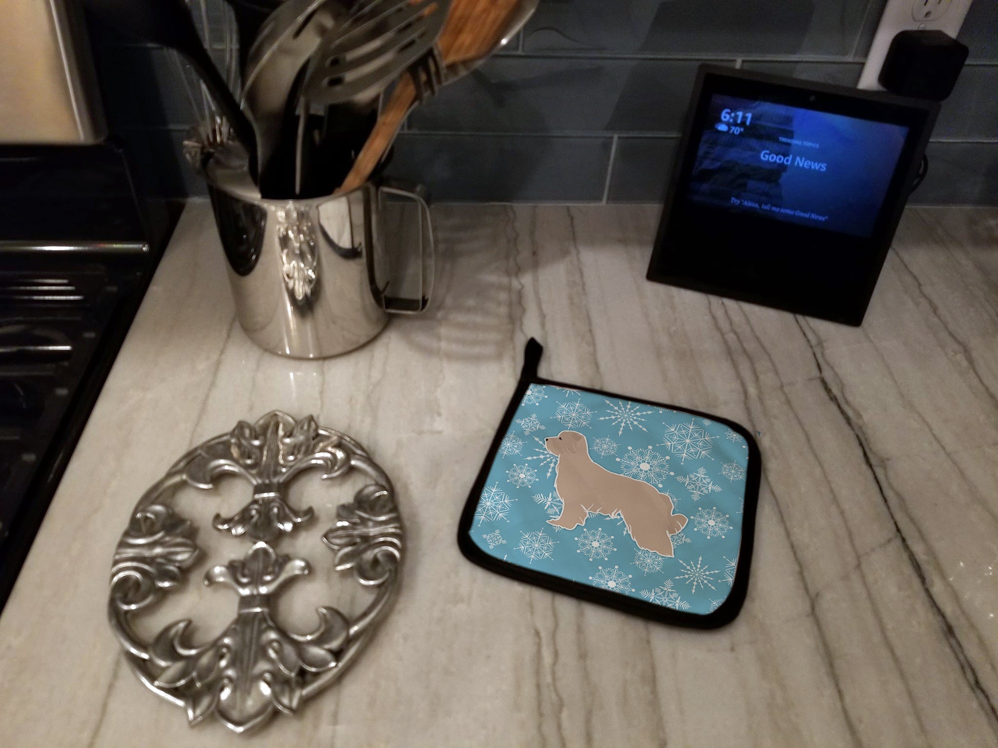 Winter Snowflake Pyrenean Shepherd Pot Holder Set of 2 Heat Resistant Quilted Hot Pads 7.5 x 7.5 Inch, Insulated Kitchen Trivets for Cooking & Baking