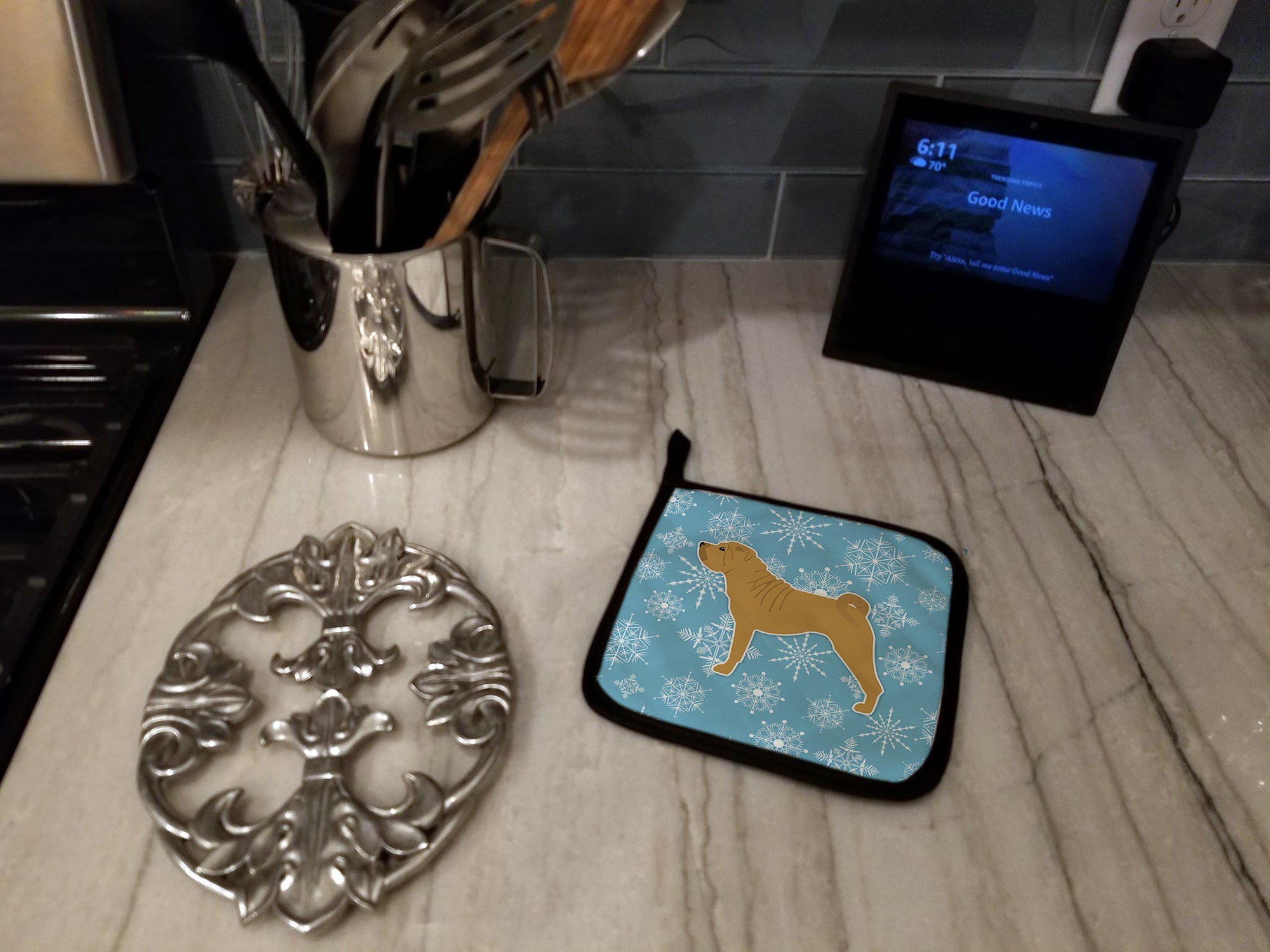 Winter Snowflake Shar Pei Merry Pot Holder Set of 2 Heat Resistant Quilted Hot Pads 7.5 x 7.5 Inch, Insulated Kitchen Trivets for Cooking & Baking
