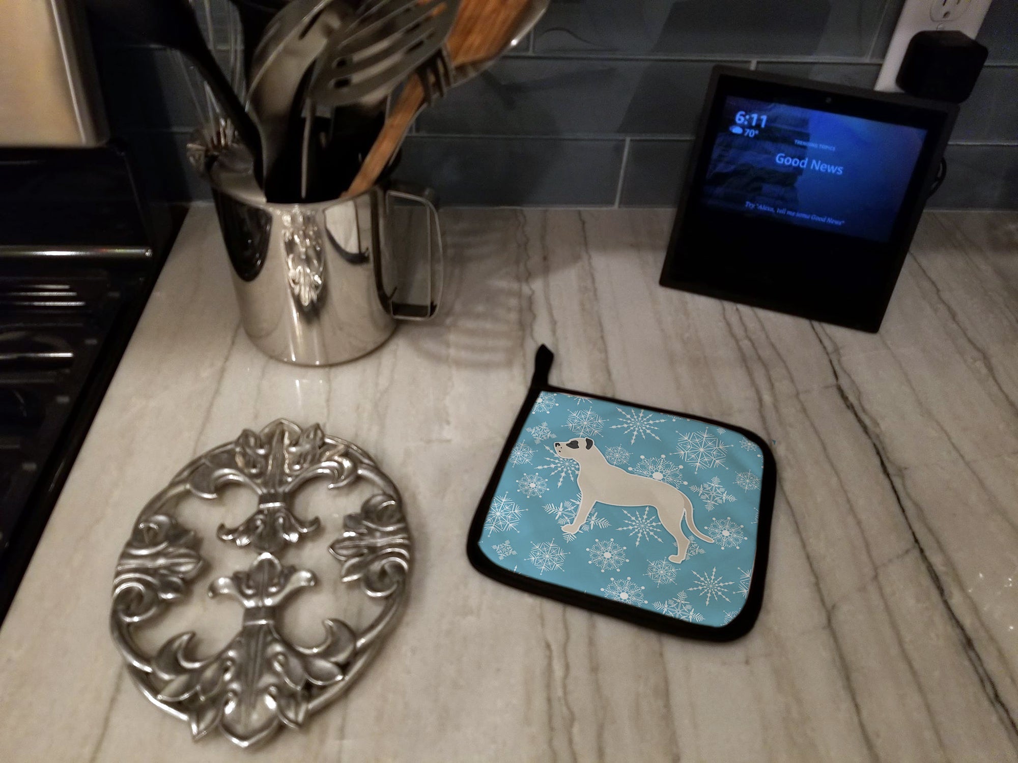 Winter Snowflake Dogo Argentino Pot Holder Set of 2 Heat Resistant Quilted Hot Pads 7.5 x 7.5 Inch, Insulated Kitchen Trivets for Cooking & Baking