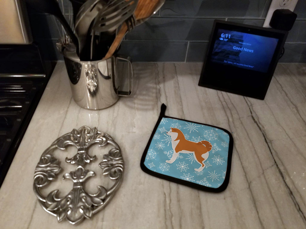 Winter Snowflake Akita Pot Holder Set of 2 Heat Resistant Quilted Hot Pads 7.5 x 7.5 Inch, Insulated Kitchen Trivets for Cooking & Baking