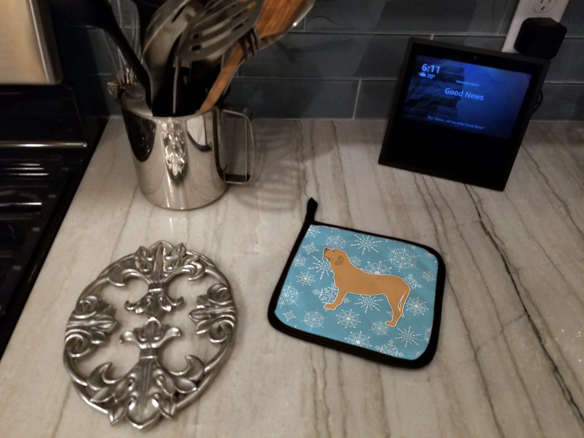 Winter Snowflake Fila Brasileiro Pot Holder Set of 2 Heat Resistant Quilted Hot Pads 7.5 x 7.5 Inch, Insulated Kitchen Trivets for Cooking & Baking