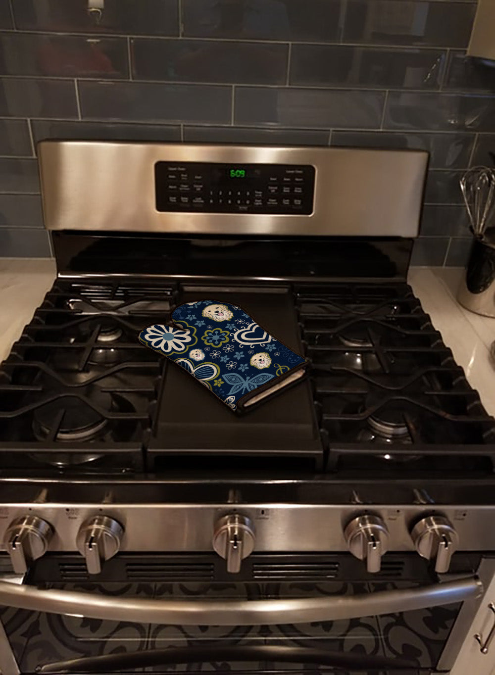 Blue Flowers Golden Retriever Oven Mitt Heat Resistant Thick Oven Mitt for Hot Pans and Oven, Kitchen Mitt Protect Hands, Cooking Baking Glove