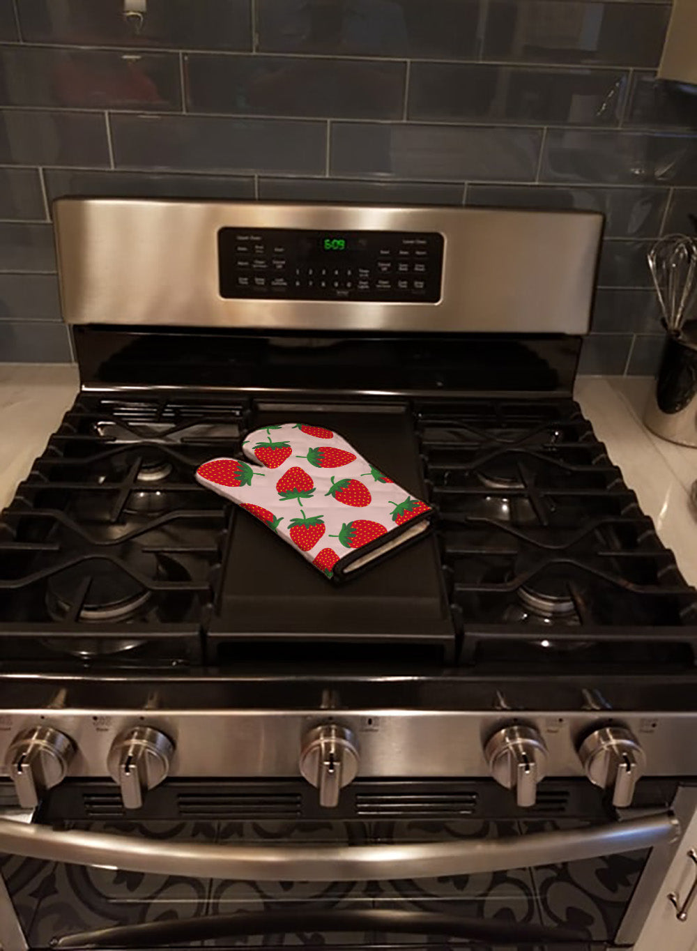 Strawberries on Pink Oven Mitt Heat Resistant Thick Oven Mitt for Hot Pans and Oven, Kitchen Mitt Protect Hands, Cooking Baking Glove
