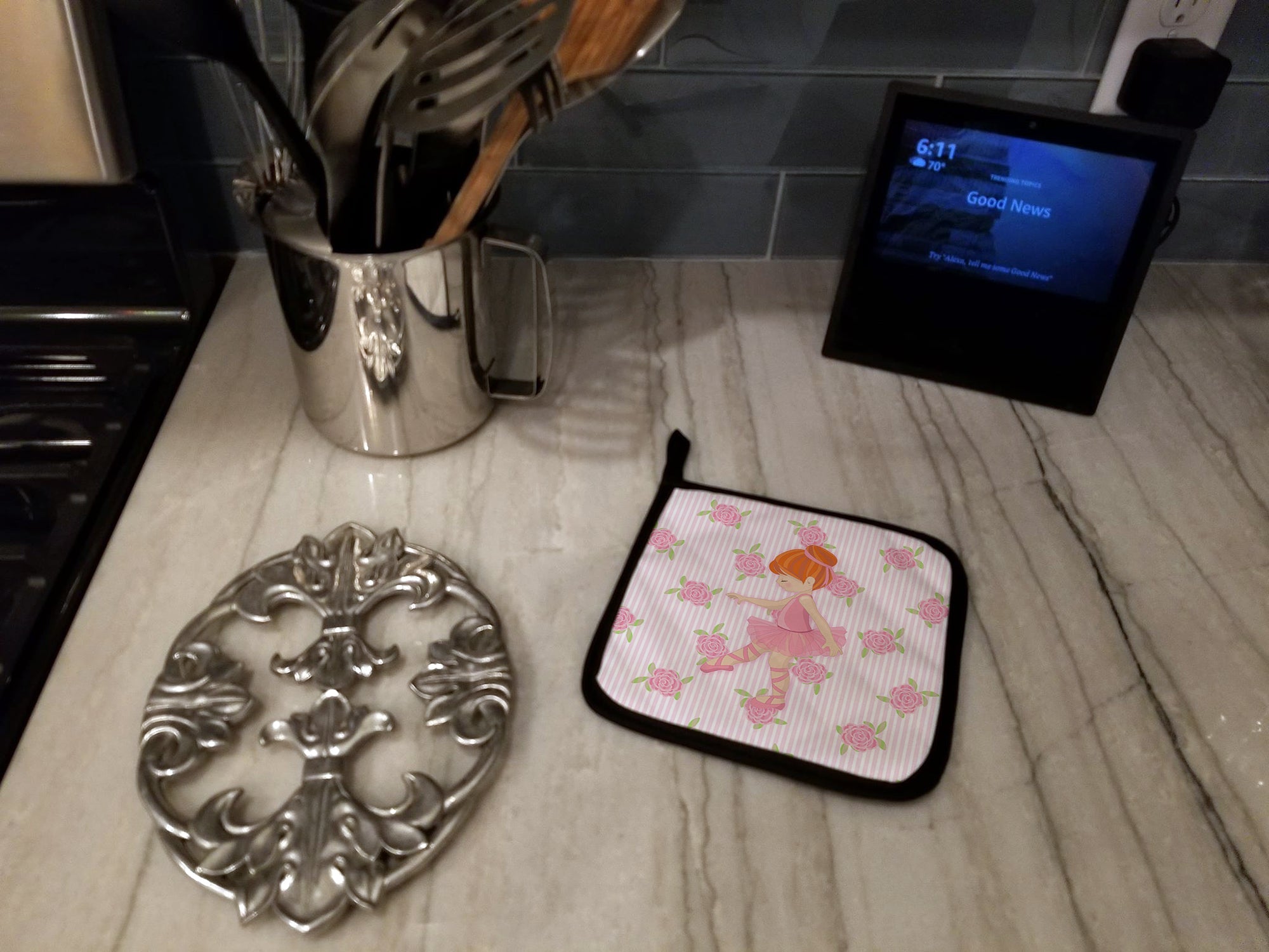 Ballerina Red Head Point Pot Holder Set of 2 Heat Resistant Quilted Hot Pads 7.5 x 7.5 Inch, Insulated Kitchen Trivets for Cooking & Baking