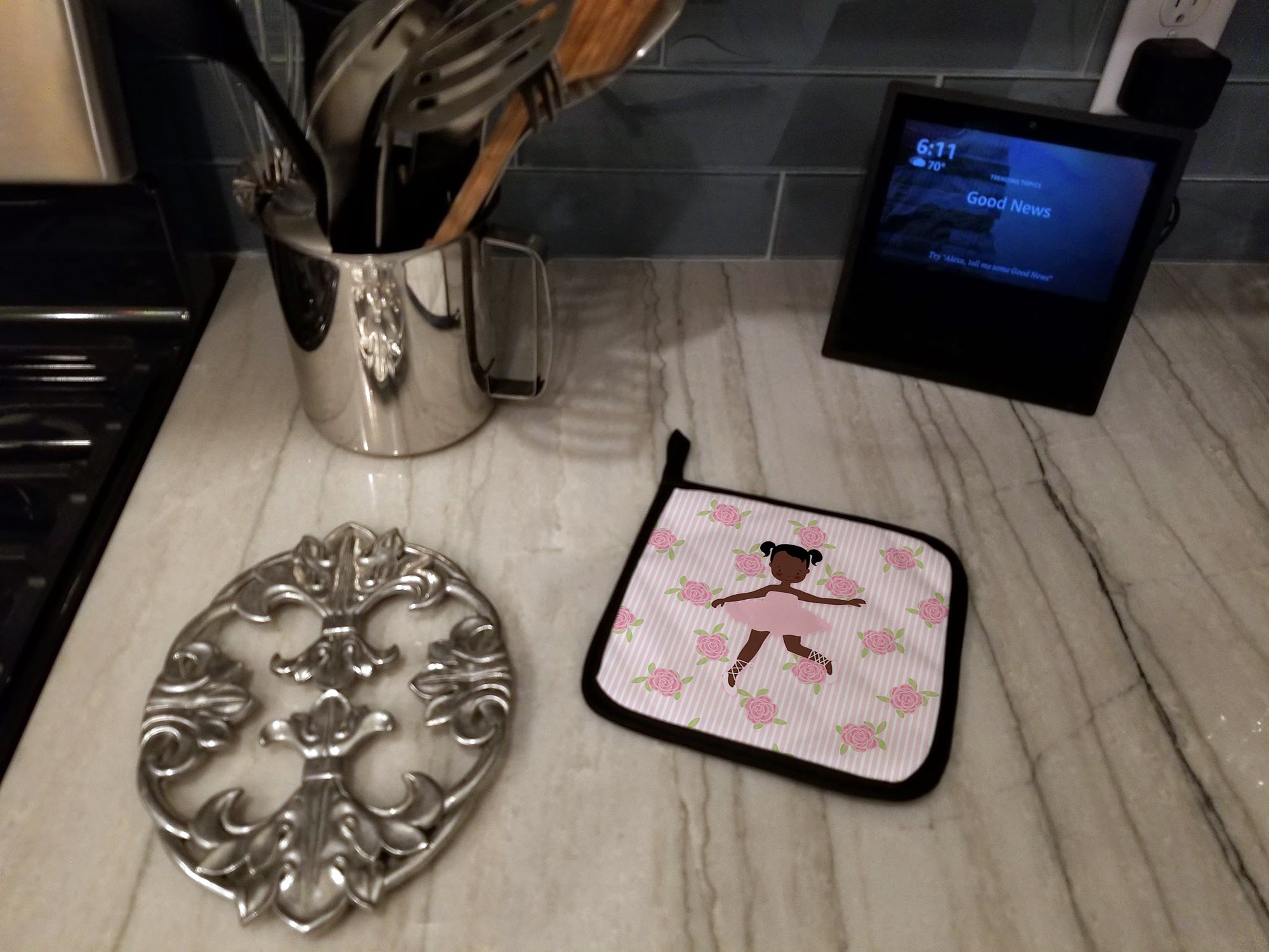 Ballerina African American Ponytails Pot Holder Set of 2 Heat Resistant Quilted Hot Pads 7.5 x 7.5 Inch, Insulated Kitchen Trivets for Cooking & Baking