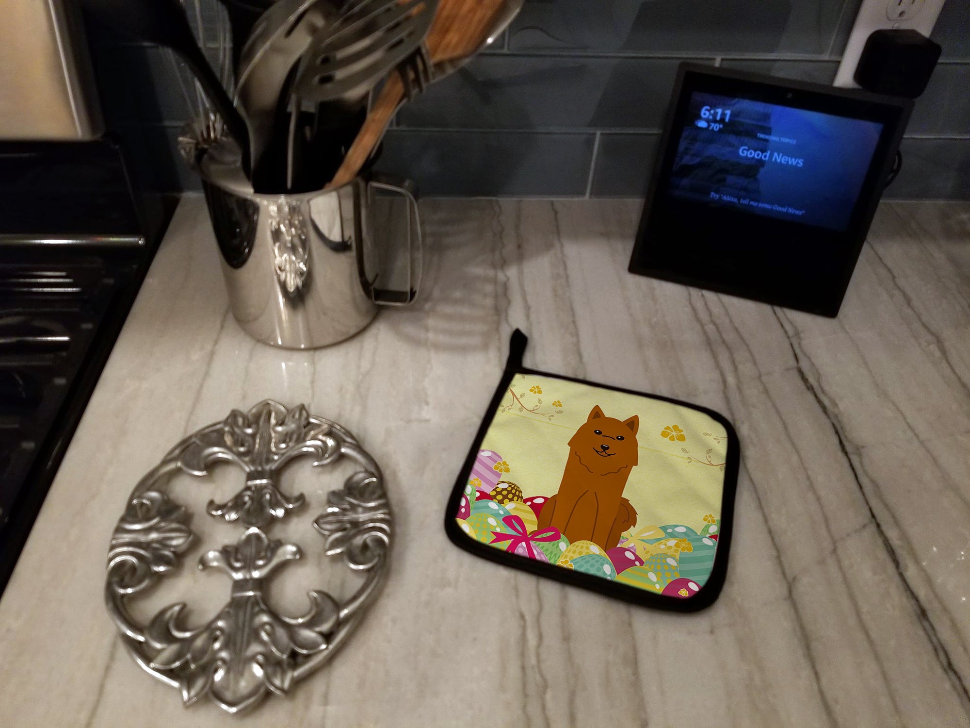 Easter Eggs Karelian Bear Dog Pot Holder Set of 2 Heat Resistant Quilted Hot Pads 7.5 x 7.5 Inch, Insulated Kitchen Trivets for Cooking & Baking