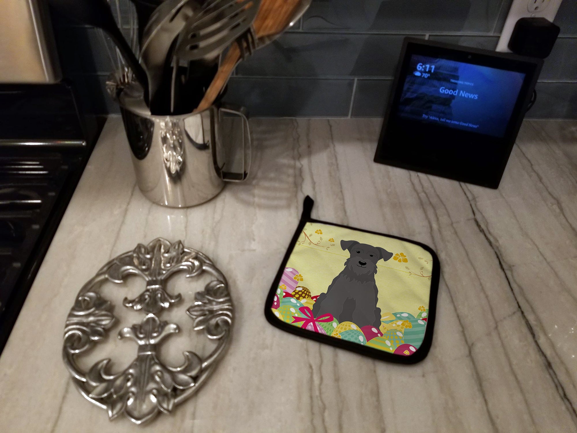 Easter Eggs Miniature Schnauzer Black Pot Holder Set of 2 Heat Resistant Quilted Hot Pads 7.5 x 7.5 Inch, Insulated Kitchen Trivets for Cooking & Baking