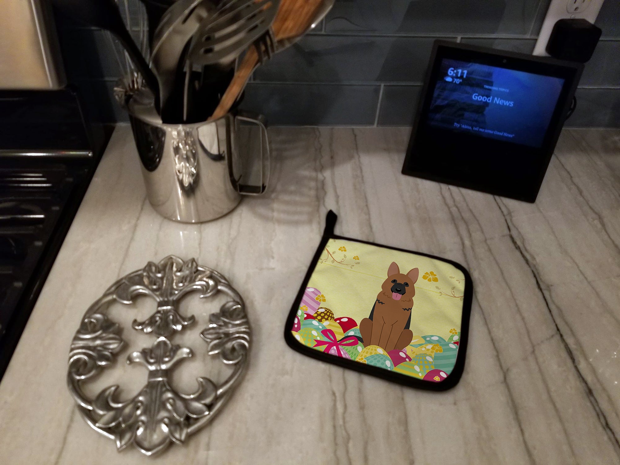 Easter Eggs German Shepherd Pot Holder Set of 2 Heat Resistant Quilted Hot Pads 7.5 x 7.5 Inch, Insulated Kitchen Trivets for Cooking & Baking