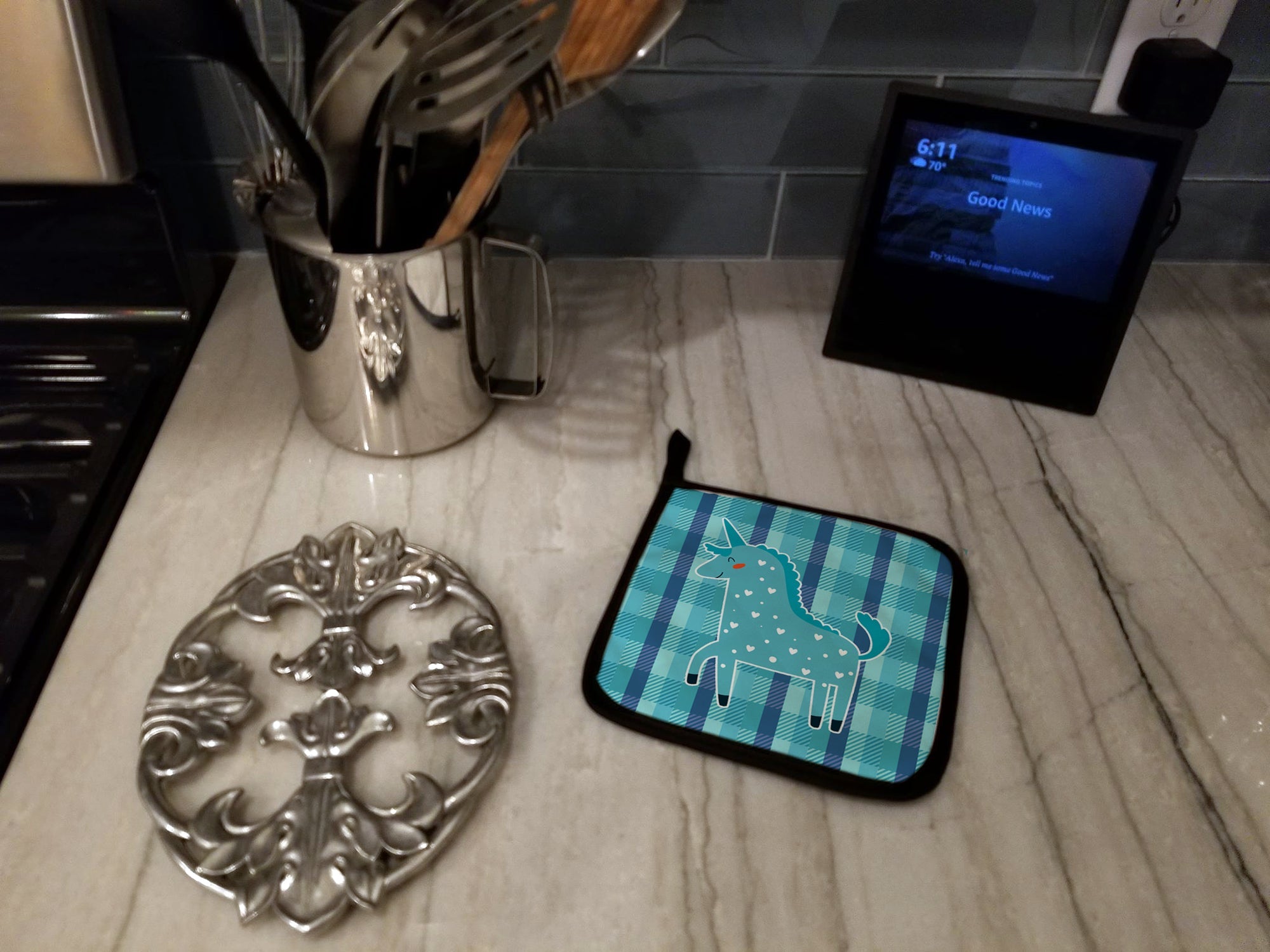 Unicorn in Plaid Pot Holder Set of 2 Heat Resistant Quilted Hot Pads 7.5 x 7.5 Inch, Insulated Kitchen Trivets for Cooking & Baking