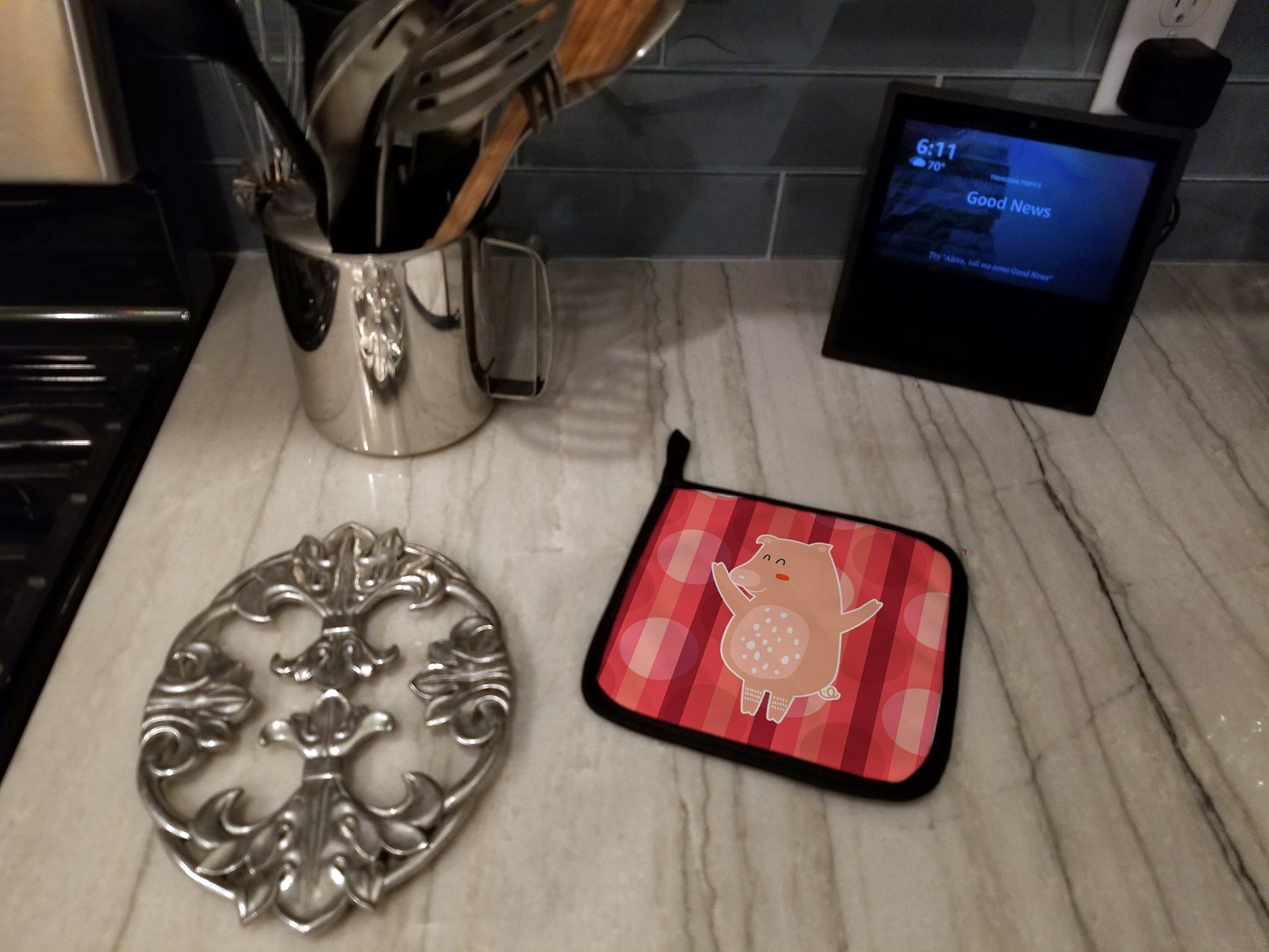 Dancing Pig Pot Holder Set of 2 Heat Resistant Quilted Hot Pads 7.5 x 7.5 Inch, Insulated Kitchen Trivets for Cooking & Baking