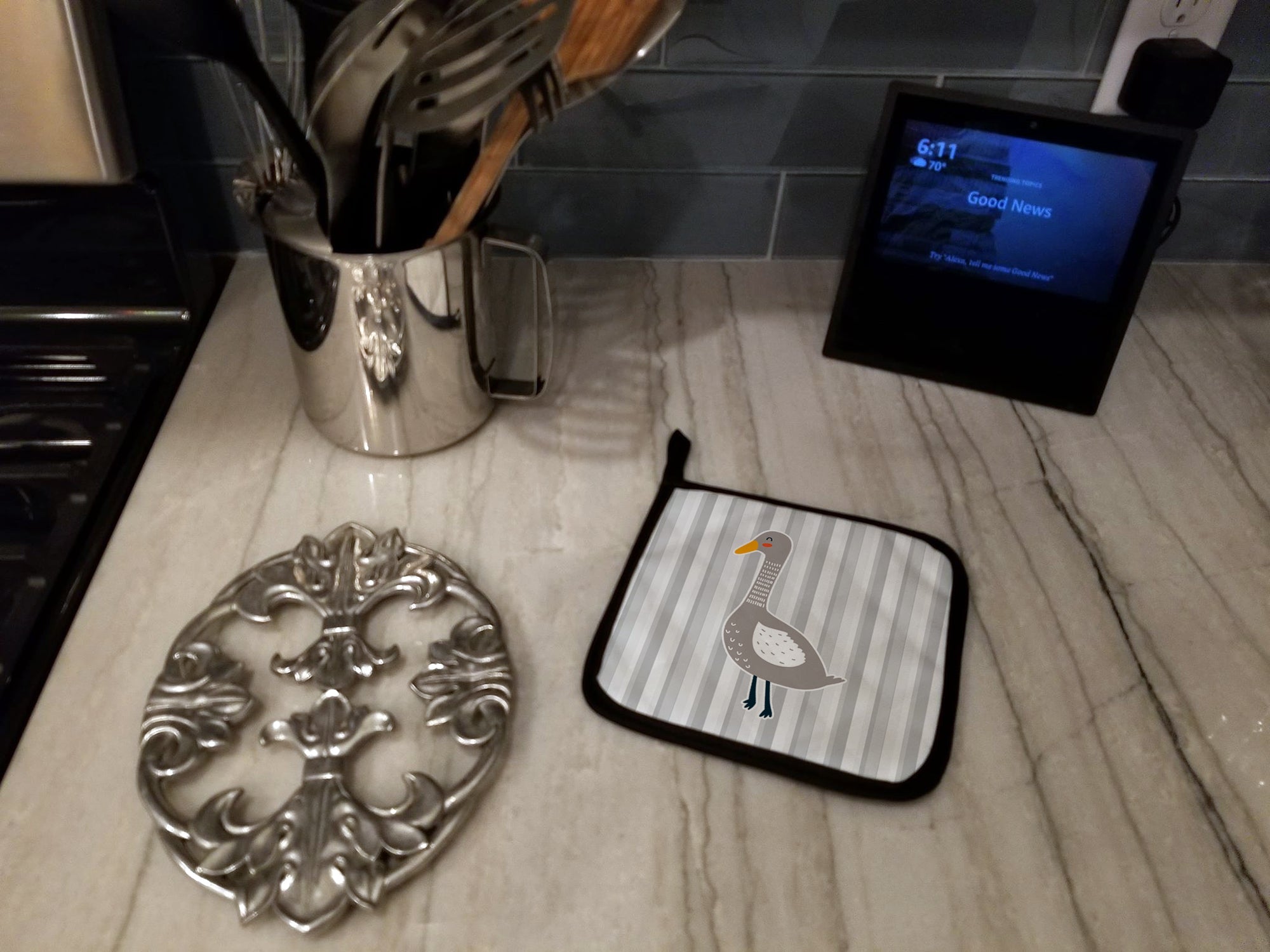 Grey Goose Pot Holder Set of 2 Heat Resistant Quilted Hot Pads 7.5 x 7.5 Inch, Insulated Kitchen Trivets for Cooking & Baking