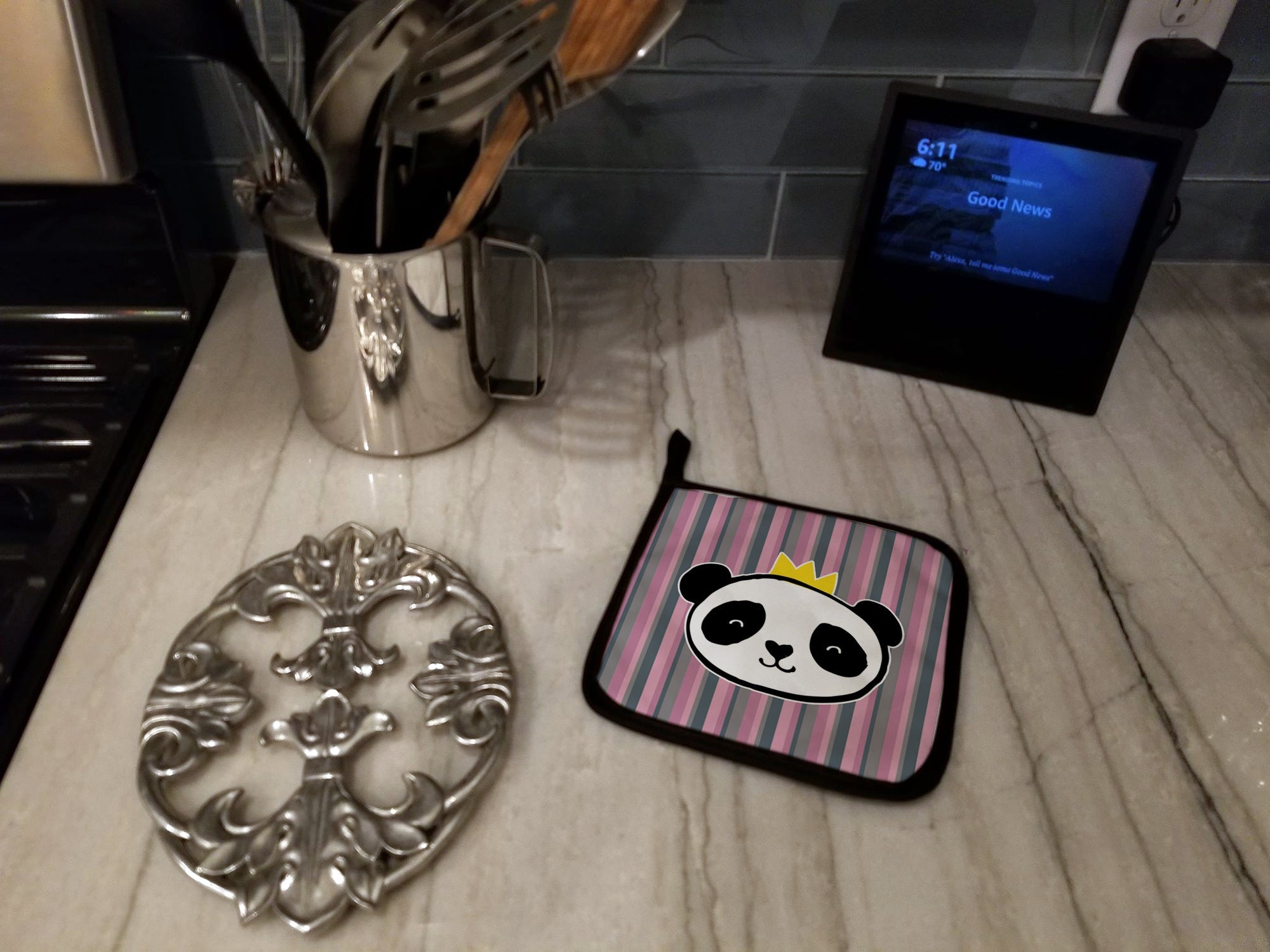 Panda Bear Queen Pot Holder Set of 2 Heat Resistant Quilted Hot Pads 7.5 x 7.5 Inch, Insulated Kitchen Trivets for Cooking & Baking
