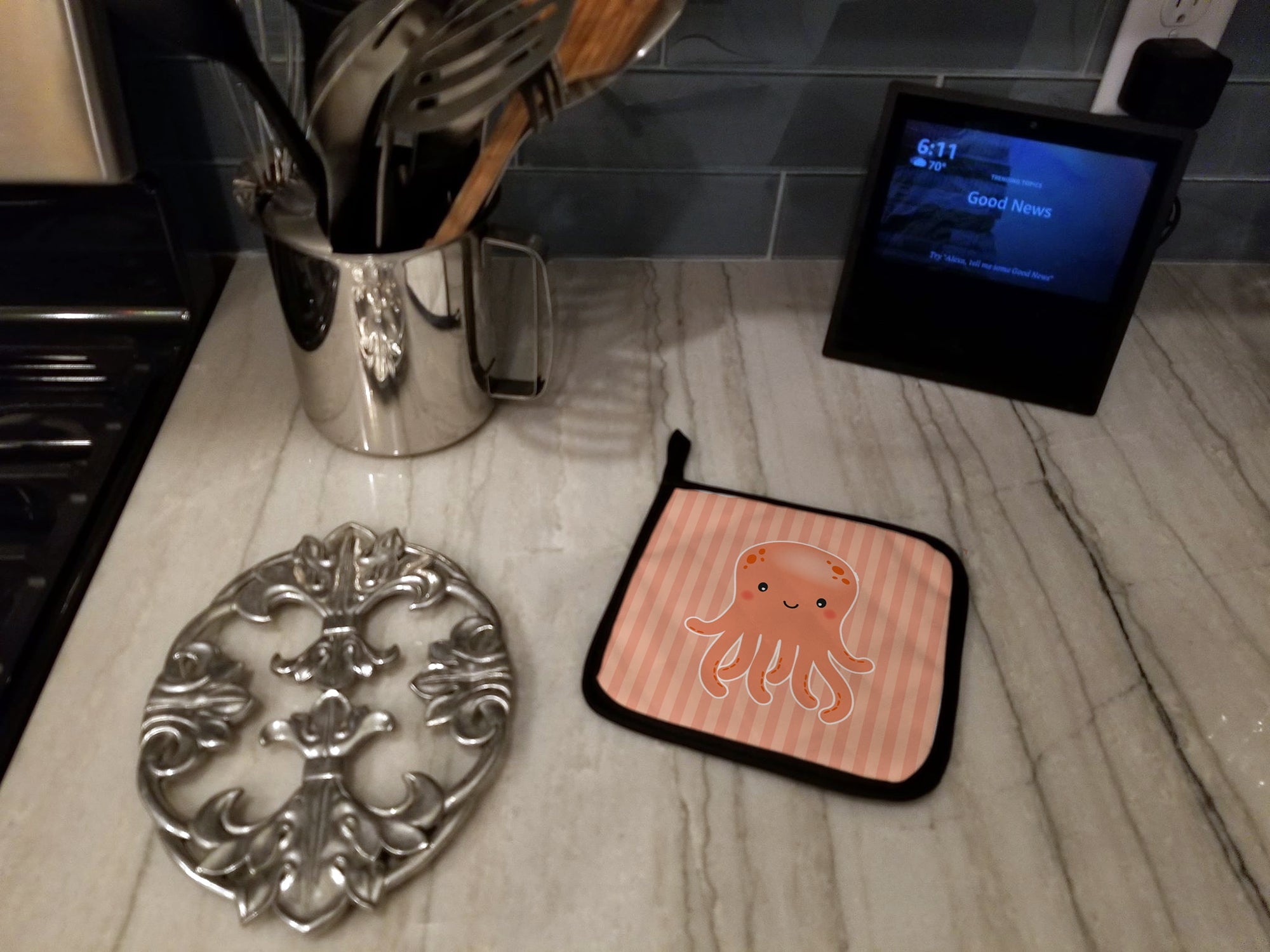 Octopus Pot Holder Set of 2 Heat Resistant Quilted Hot Pads 7.5 x 7.5 Inch, Insulated Kitchen Trivets for Cooking & Baking