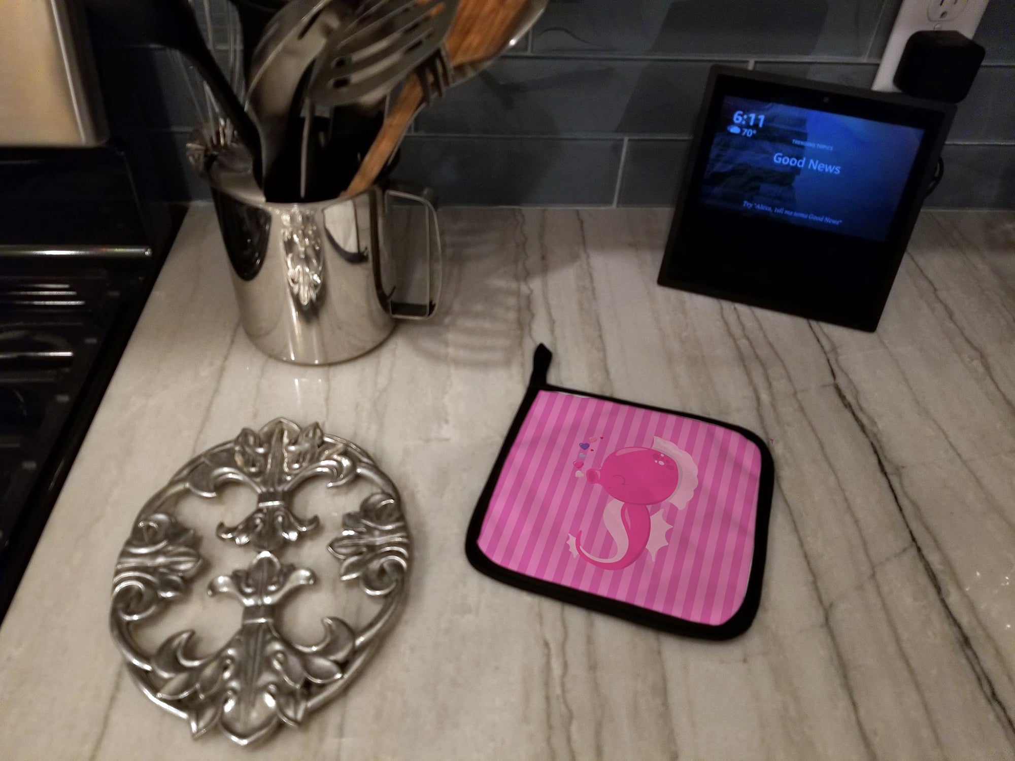 Pink Seahorse Pot Holder Set of 2 Heat Resistant Quilted Hot Pads 7.5 x 7.5 Inch, Insulated Kitchen Trivets for Cooking & Baking