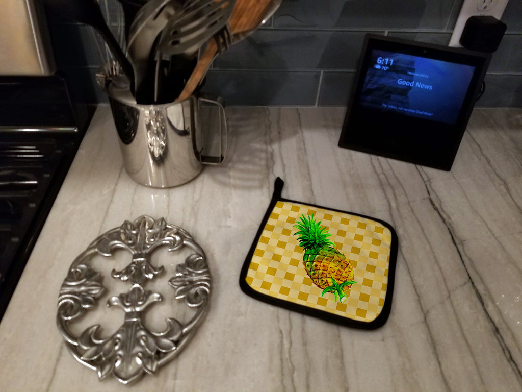Whole Pineapple on Basketweave Pot Holder Set of 2 Heat Resistant Quilted Hot Pads 7.5 x 7.5 Inch, Insulated Kitchen Trivets for Cooking & Baking