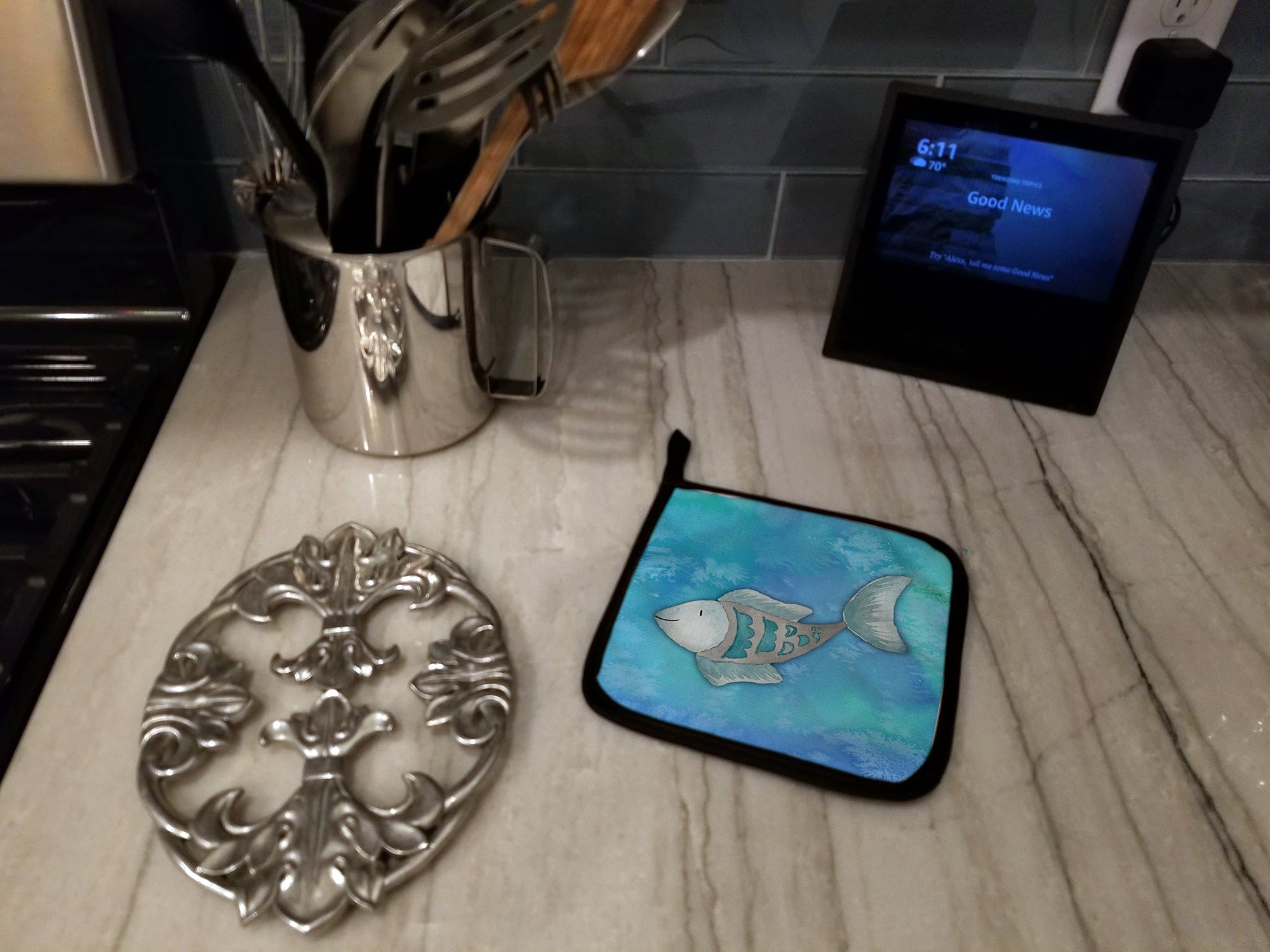 Blue Fish Watercolor Pot Holder Set of 2 Heat Resistant Quilted Hot Pads 7.5 x 7.5 Inch, Insulated Kitchen Trivets for Cooking & Baking