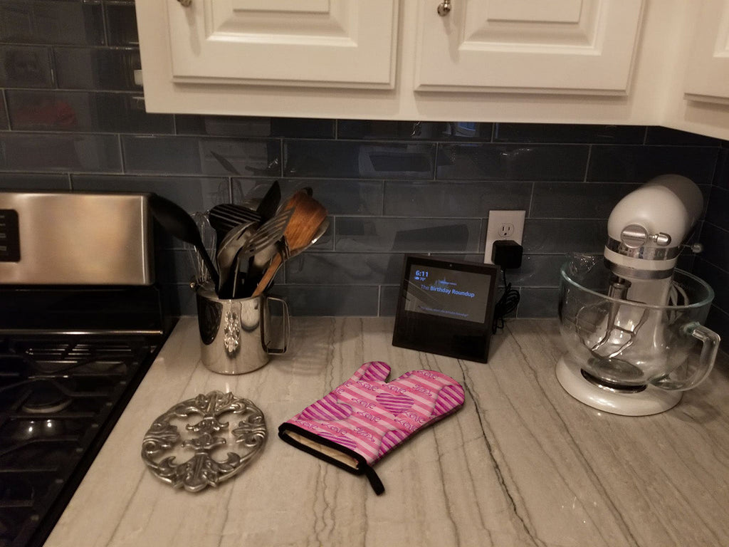 Watercolor Hot Pink Striped Hearts Oven Mitt Heat Resistant Thick Oven Mitt for Hot Pans and Oven, Kitchen Mitt Protect Hands, Cooking Baking Glove