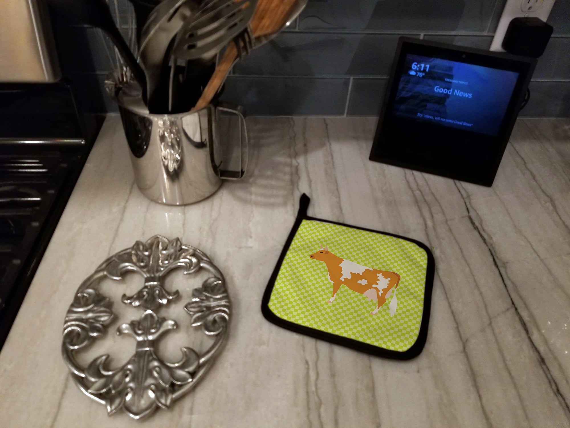 Guernsey Cow  Green Pot Holder Set of 2 Heat Resistant Quilted Hot Pads 7.5 x 7.5 Inch, Insulated Kitchen Trivets for Cooking & Baking