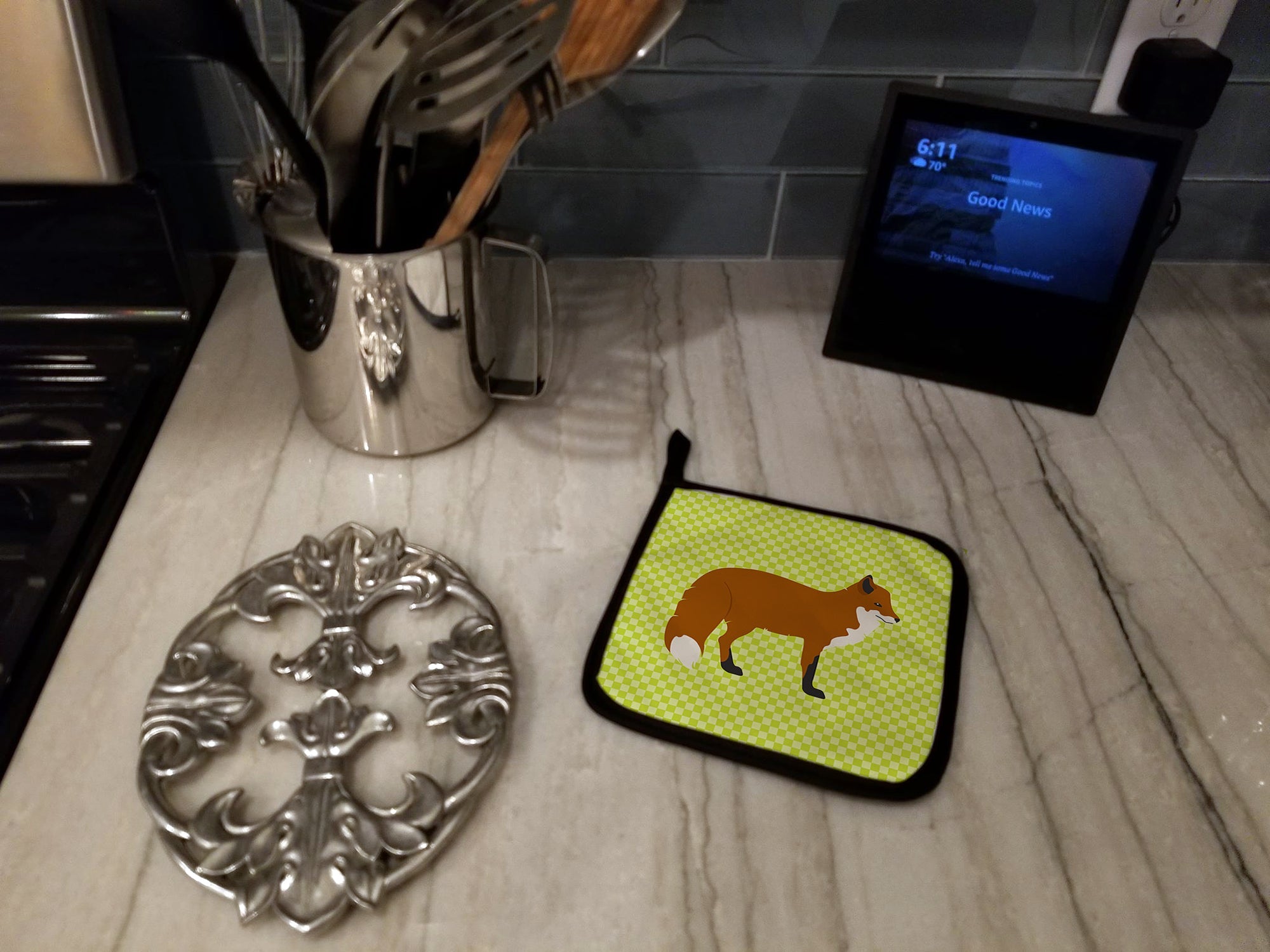 Red Fox Green Pot Holder Set of 2 Heat Resistant Quilted Hot Pads 7.5 x 7.5 Inch, Insulated Kitchen Trivets for Cooking & Baking