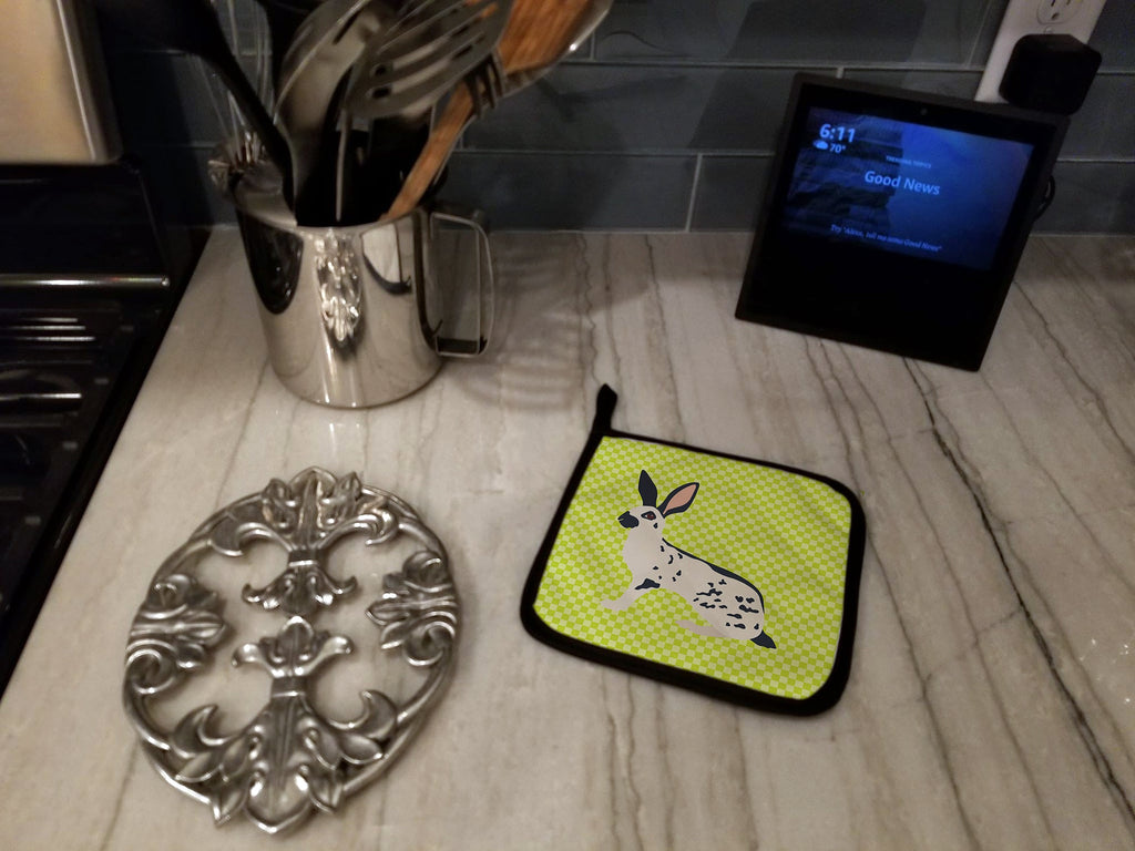 English Spot Rabbit Green Pot Holder Set of 2 Heat Resistant Quilted Hot Pads 7.5 x 7.5 Inch, Insulated Kitchen Trivets for Cooking & Baking