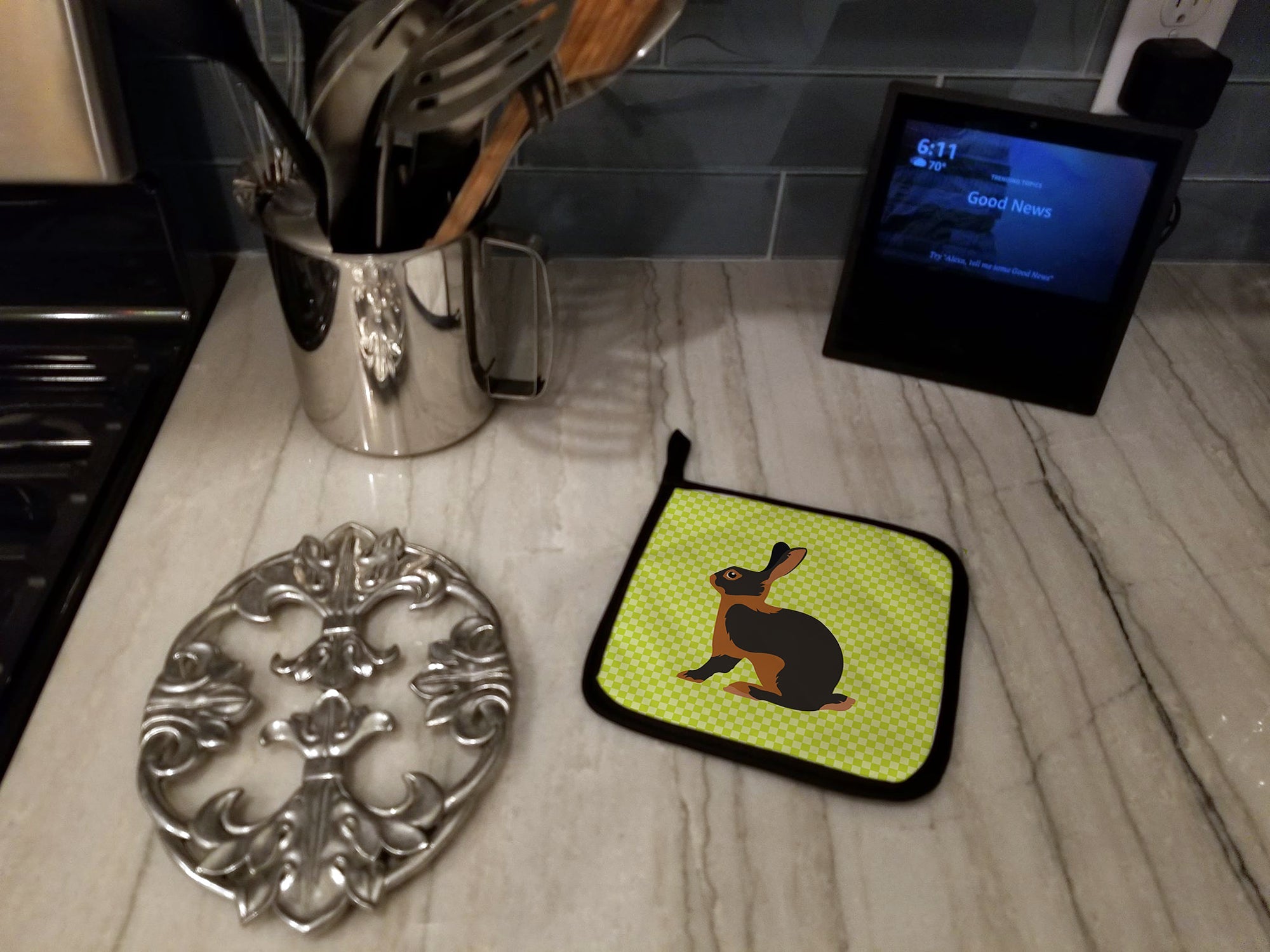 Tan Rabbit Green Pot Holder Set of 2 Heat Resistant Quilted Hot Pads 7.5 x 7.5 Inch, Insulated Kitchen Trivets for Cooking & Baking