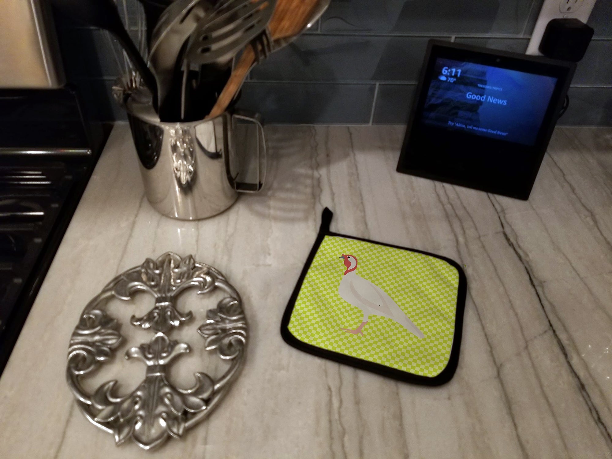 Beltsville Small White Turkey Hen Green Pot Holder Set of 2 Heat Resistant Quilted Hot Pads 7.5 x 7.5 Inch, Insulated Kitchen Trivets for Cooking & Baking