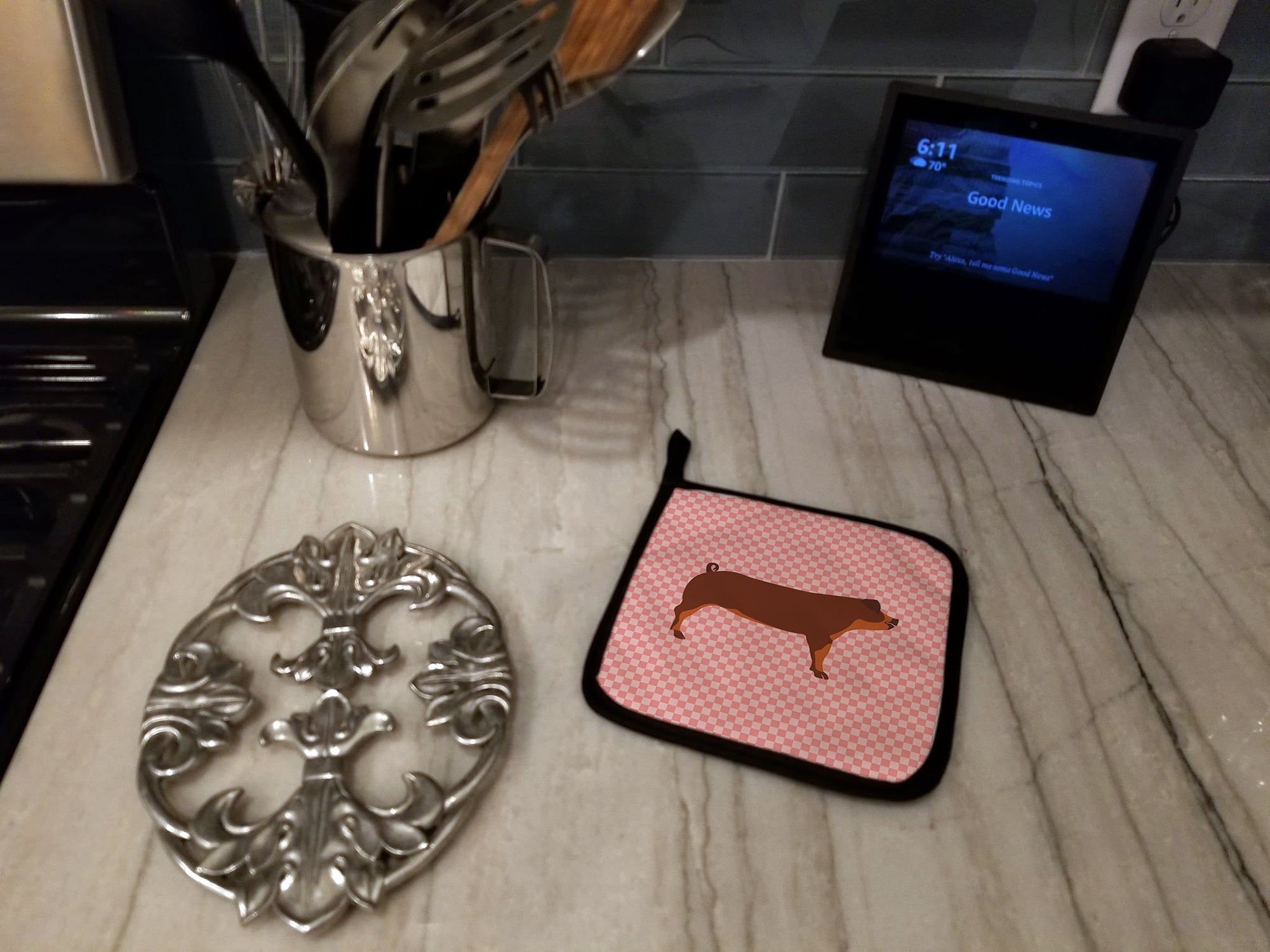 Duroc Pig Pink Check Pot Holder Set of 2 Heat Resistant Quilted Hot Pads 7.5 x 7.5 Inch, Insulated Kitchen Trivets for Cooking & Baking