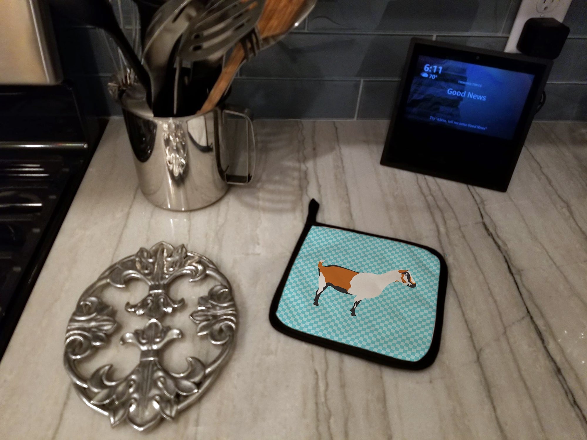 Alpine Goat Blue Check Pot Holder Set of 2 Heat Resistant Quilted Hot Pads 7.5 x 7.5 Inch, Insulated Kitchen Trivets for Cooking & Baking