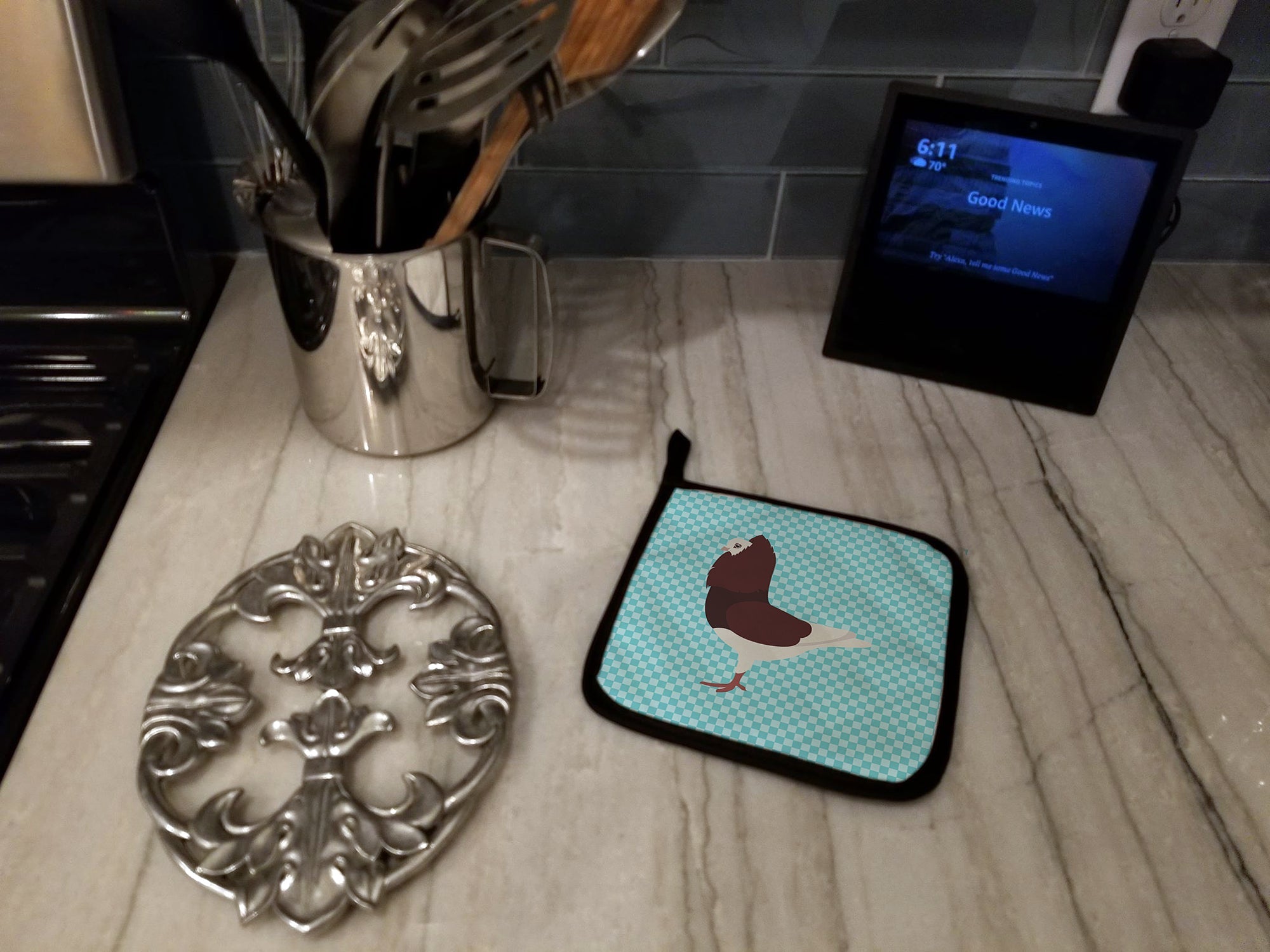 Capuchin Red Pigeon Blue Check Pot Holder Set of 2 Heat Resistant Quilted Hot Pads 7.5 x 7.5 Inch, Insulated Kitchen Trivets for Cooking & Baking